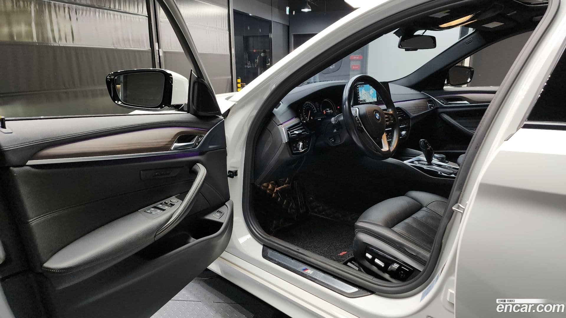 Main__Slider__Photo:5-Series BMW 2017.8-9