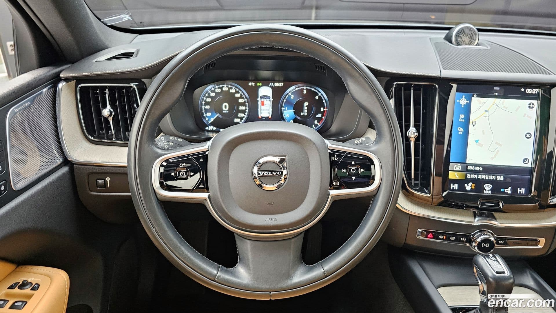 Main__Slider__Photo:XC60 Volvo 2018.9-12
