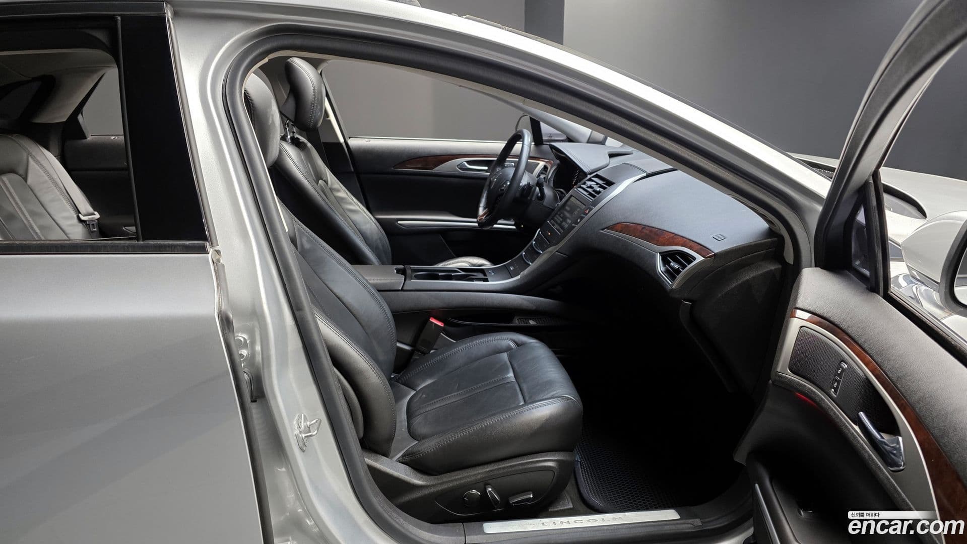 Main__Slider__Photo:MKZ Lincoln 2014.7-9