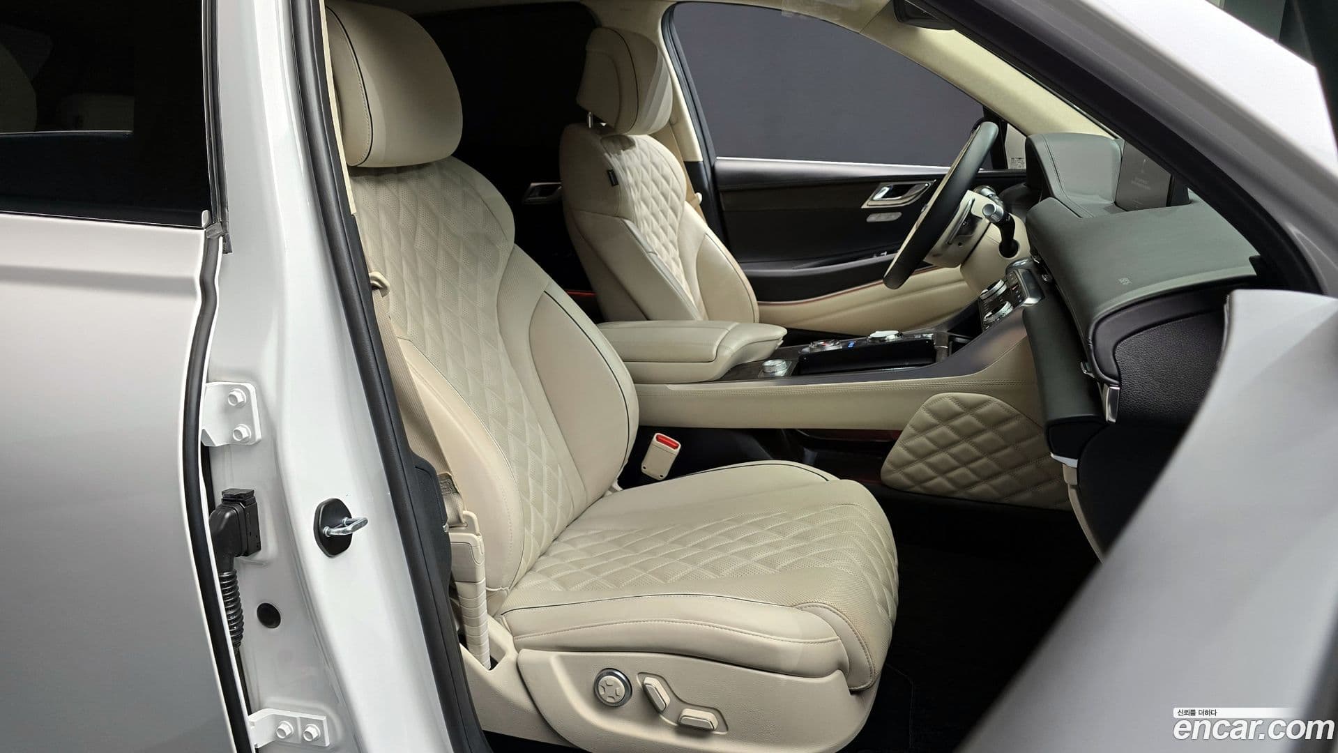 Main__Slider__Photo:GV80 Genesis 2023.3-9