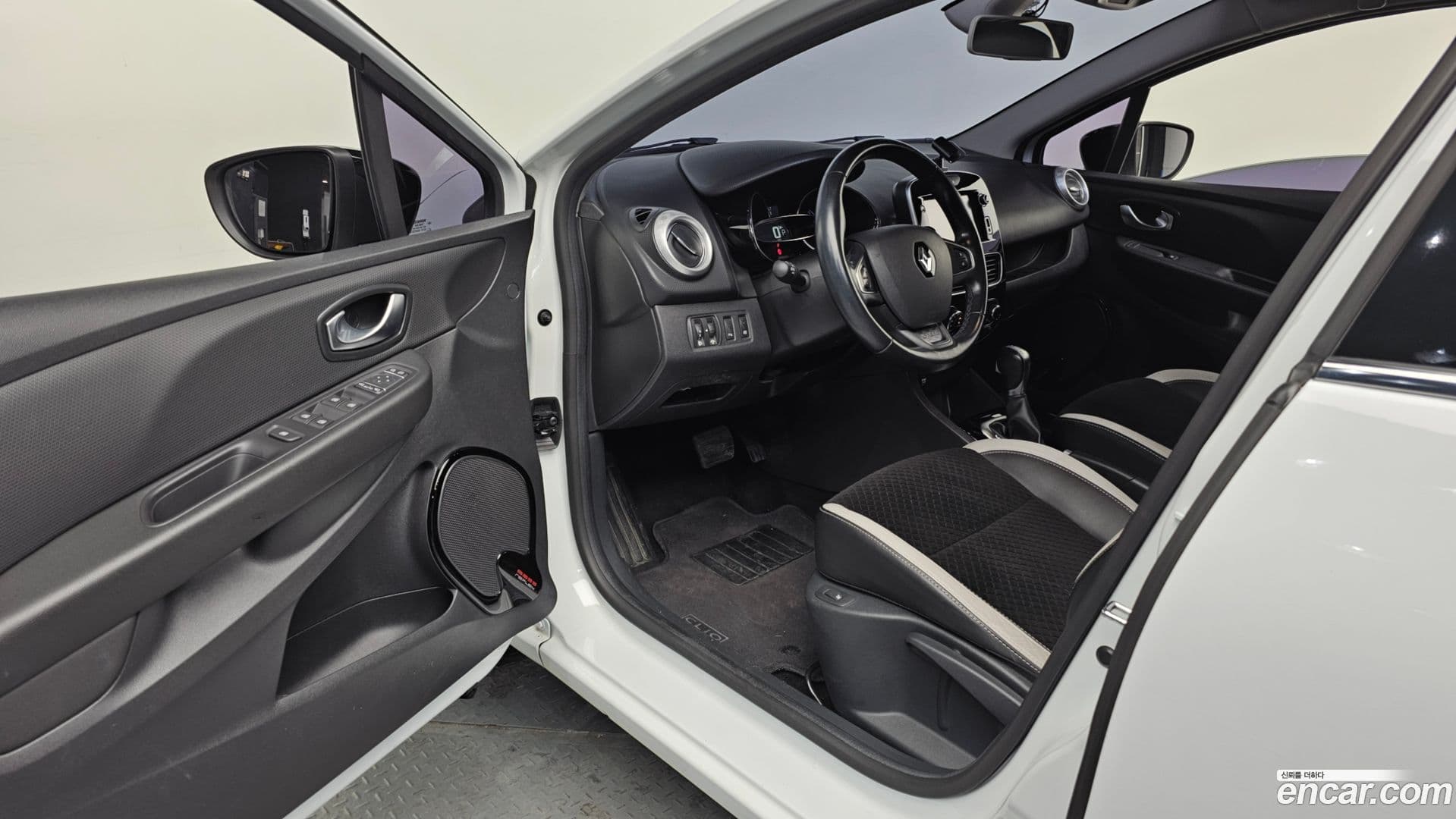 Main__Slider__Photo:Cilo Renault-KoreaSamsung 2018.11-9