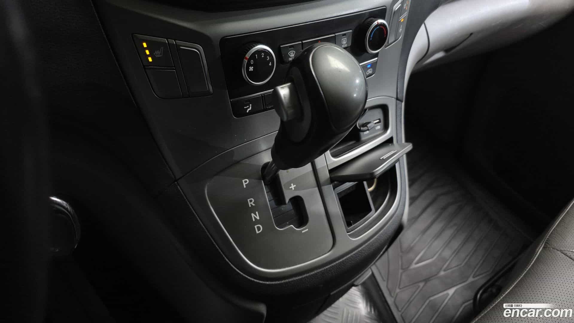 Starex Hyundai 2017.2-INNER-009