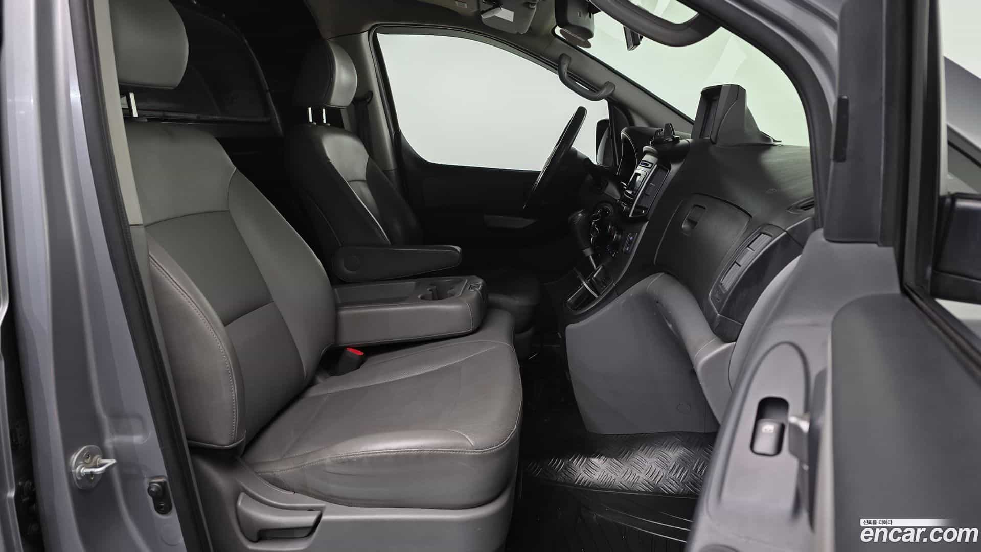 Starex Hyundai 2017.2-OPTION-015