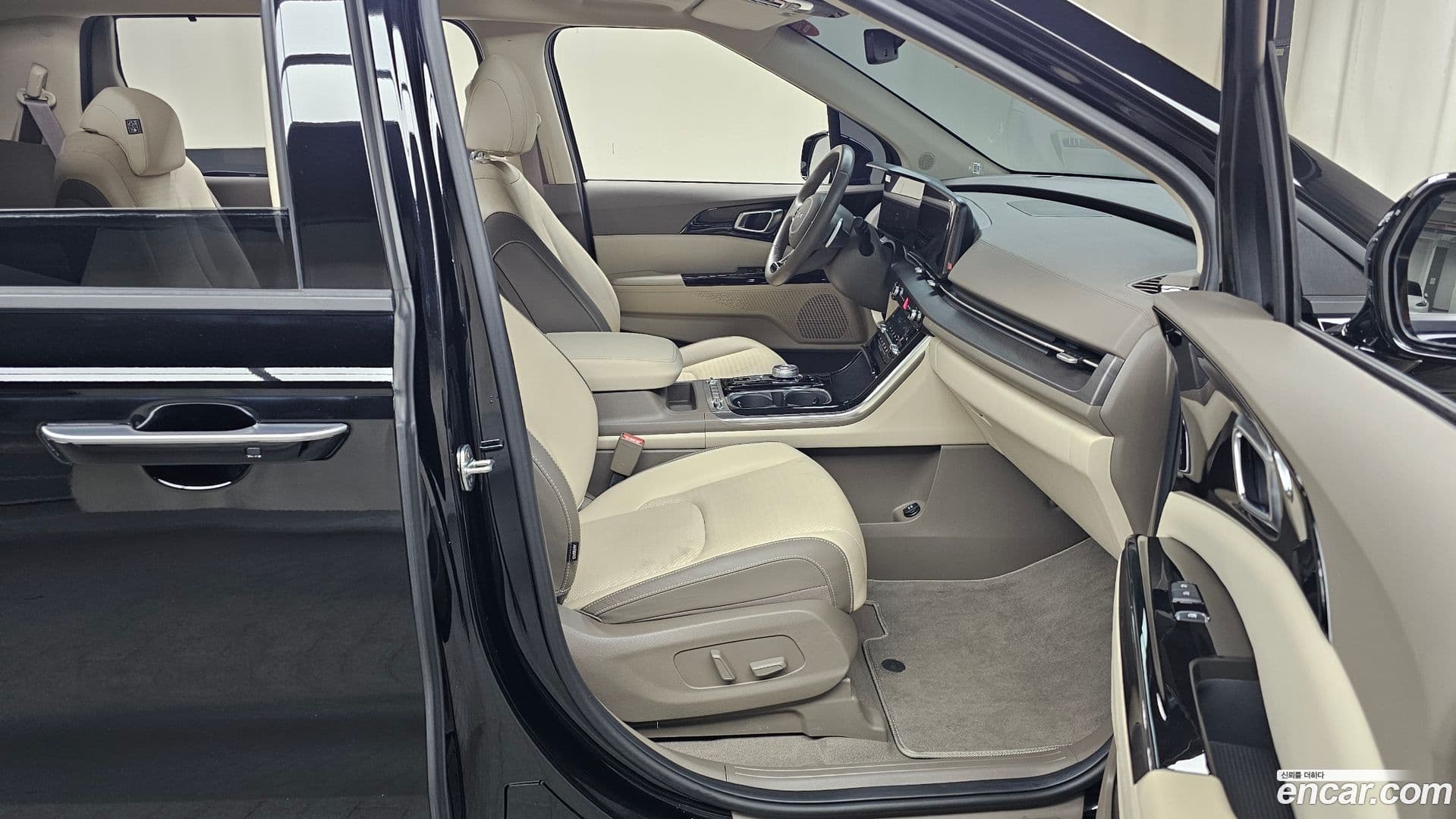 Main__Slider__Photo:Canival Kia 2022.4-10