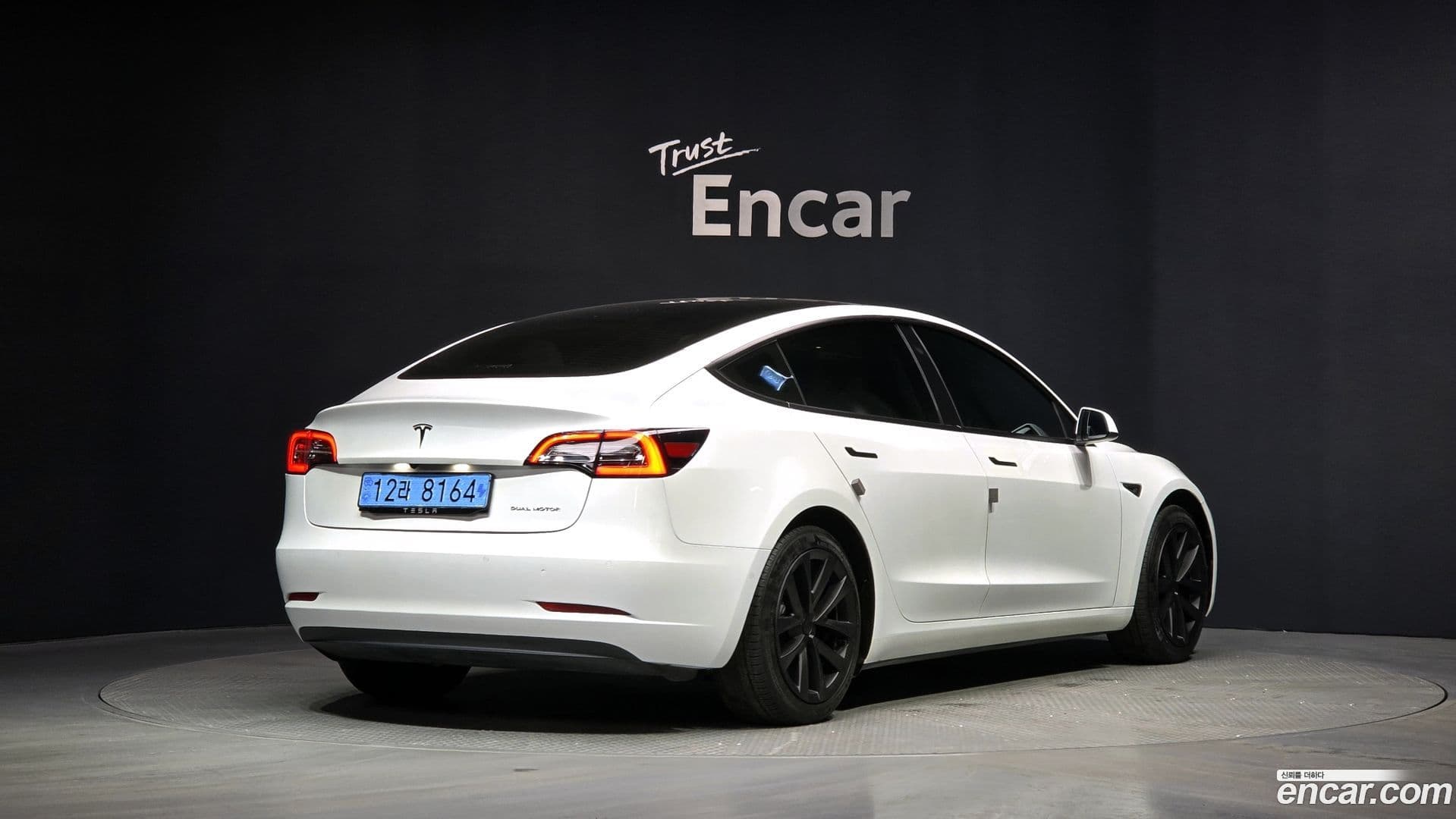 Main__Slider__Photo:Model 3 Tesla 2021.2-1