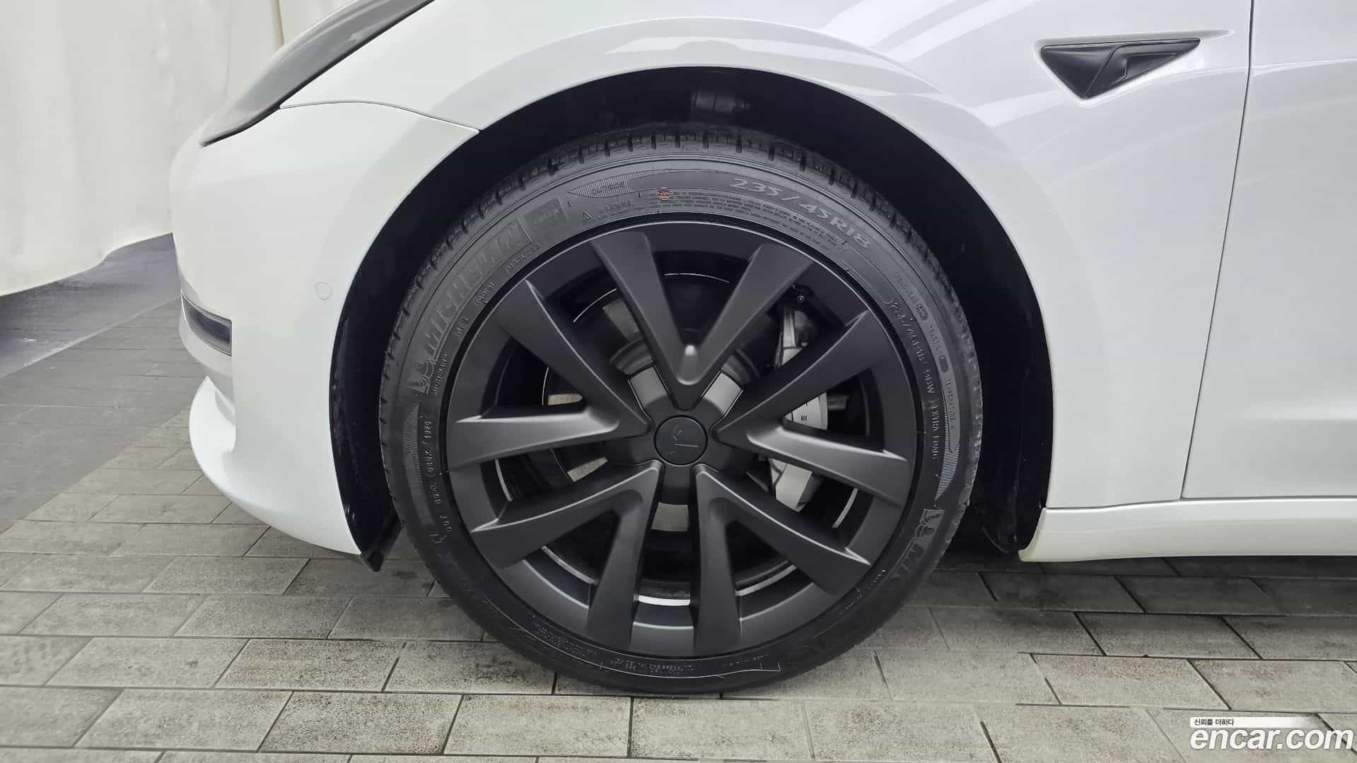 Model 3 Tesla 2021.2-OUTER-005