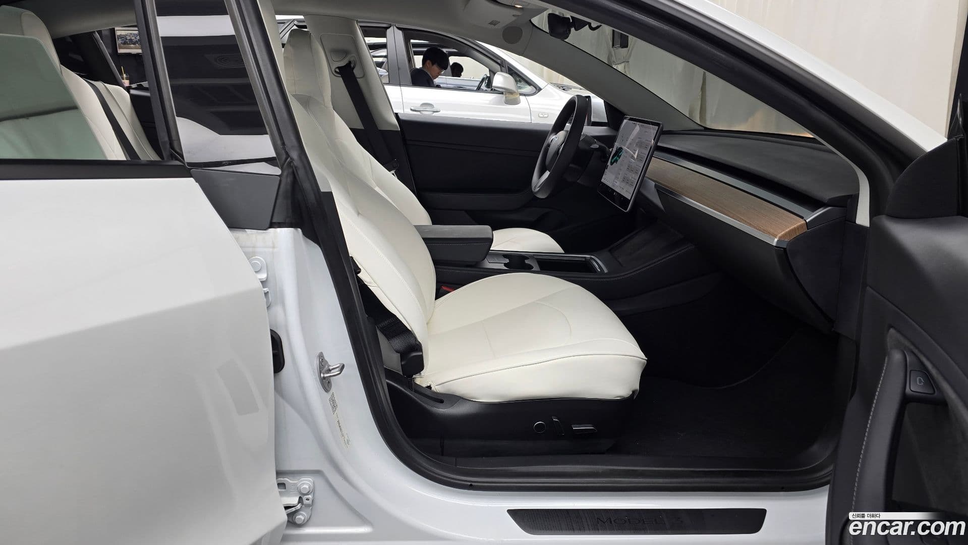 Main__Slider__Photo:Model 3 Tesla 2021.2-10