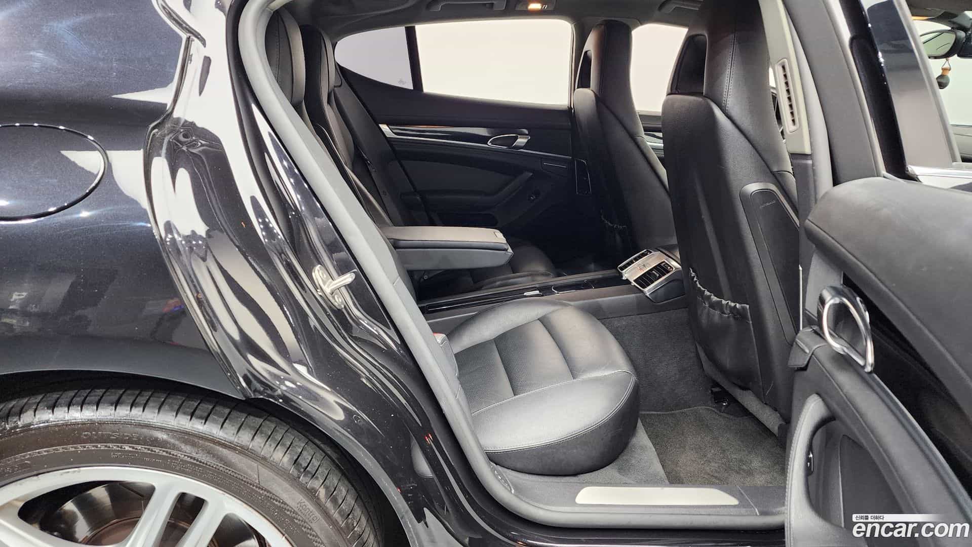 Panamera Porsche 2011.8-OPTION-016