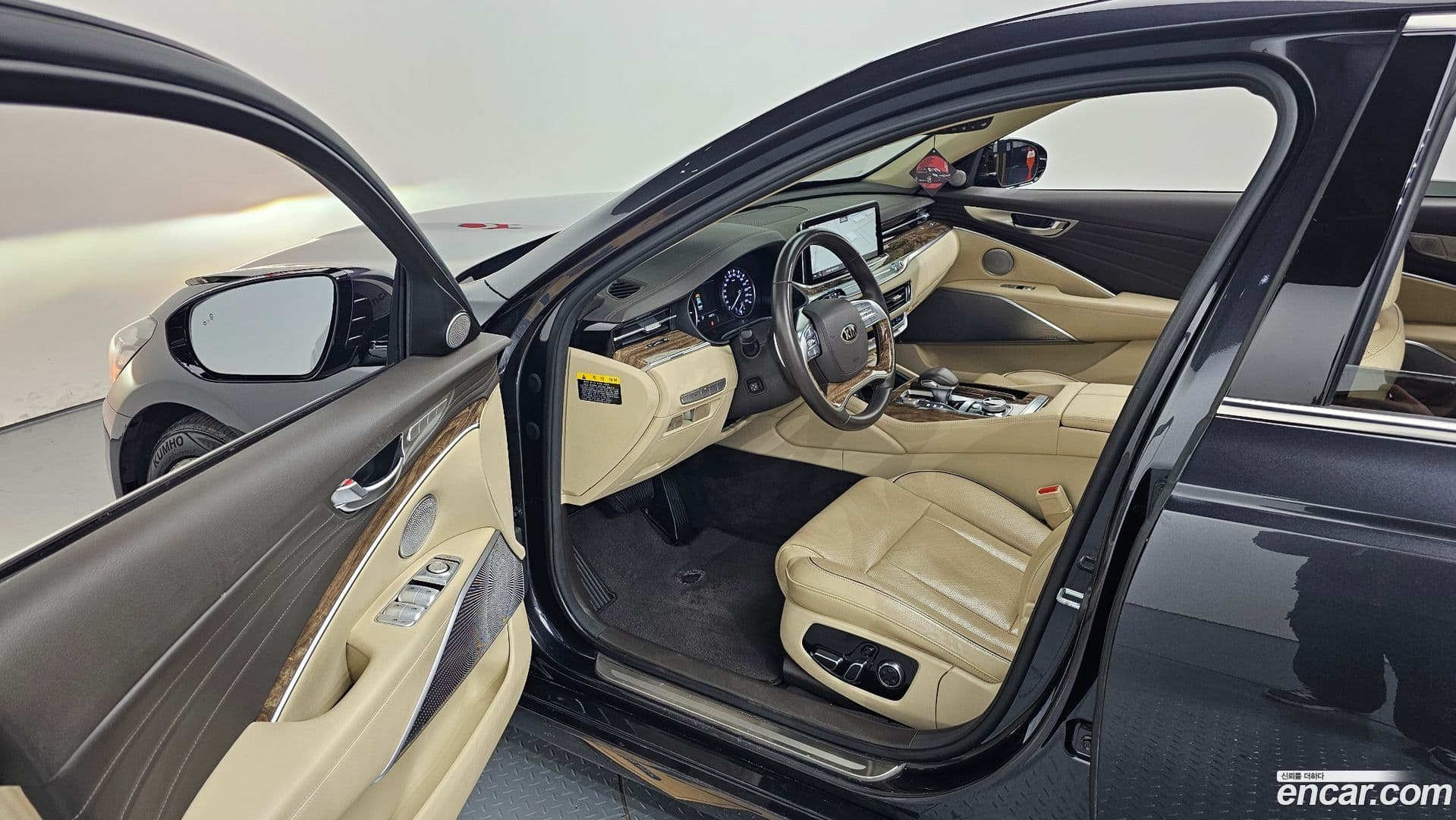 Main__Slider__Photo:K9 Kia 2018.4-10