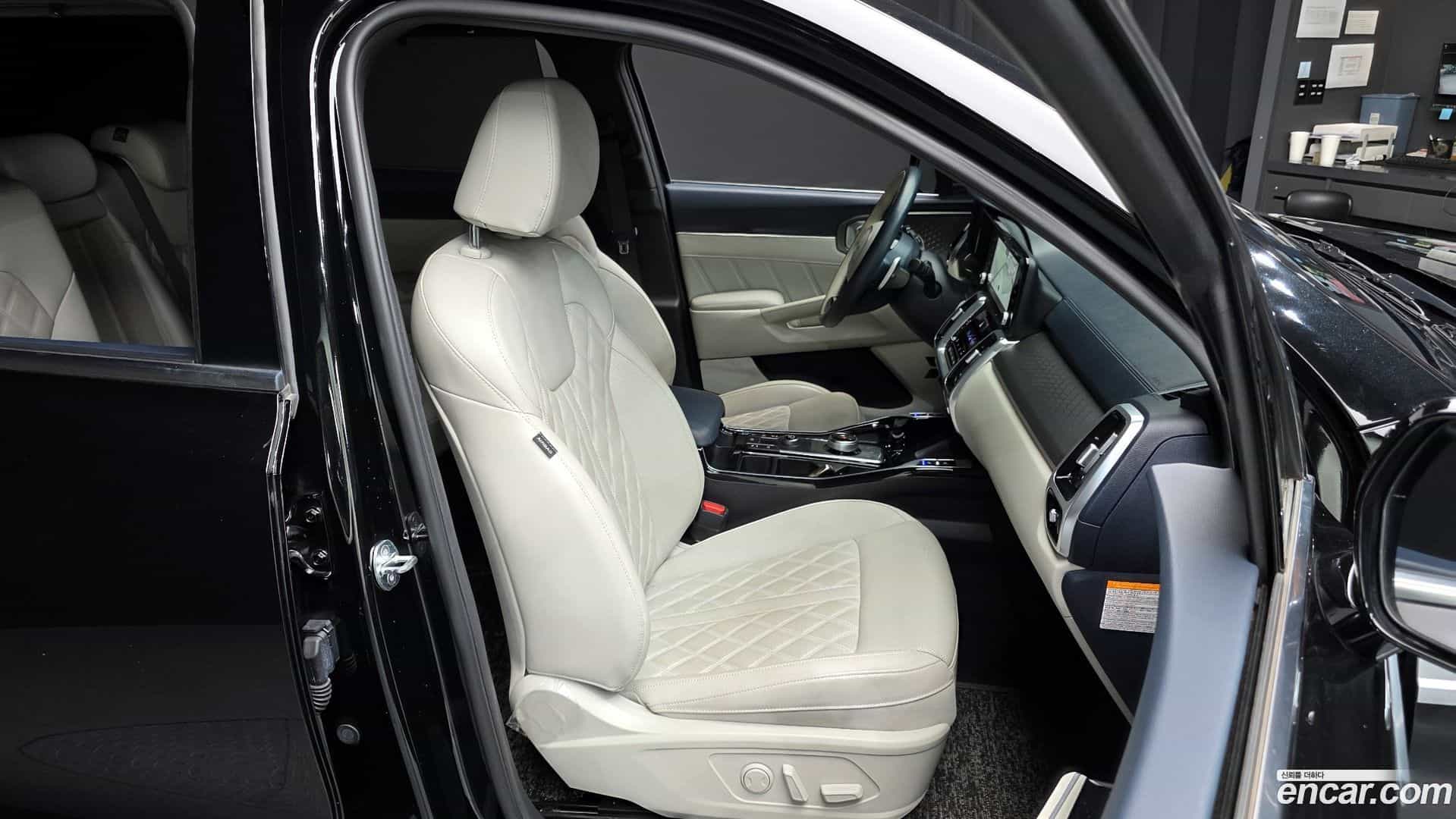 Sorento Kia 2023.0-OPTION-016