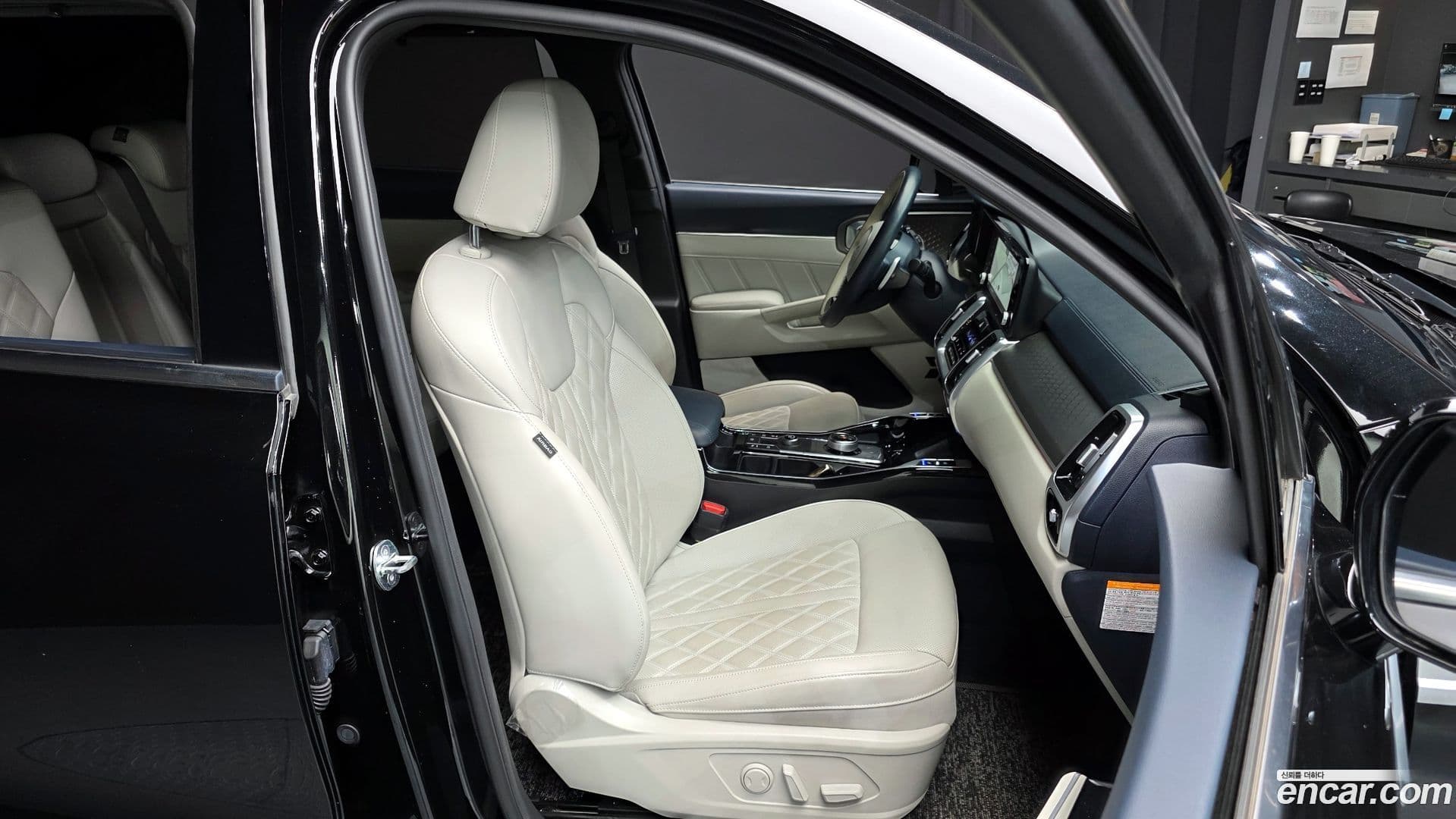 Main__Slider__Photo:Sorento Kia 2023.0-11