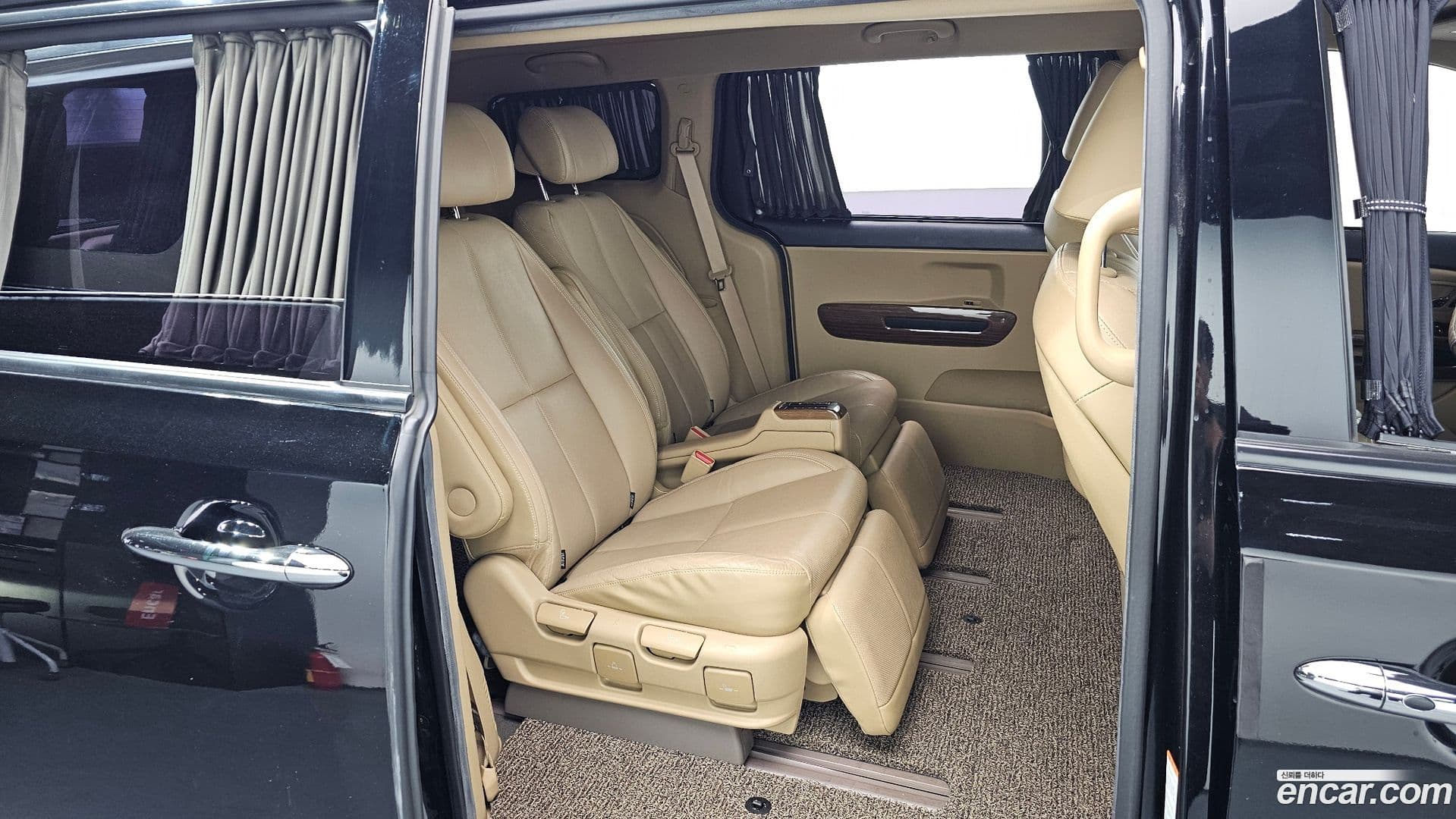 Main__Slider__Photo:Canival Kia 2017.11-10