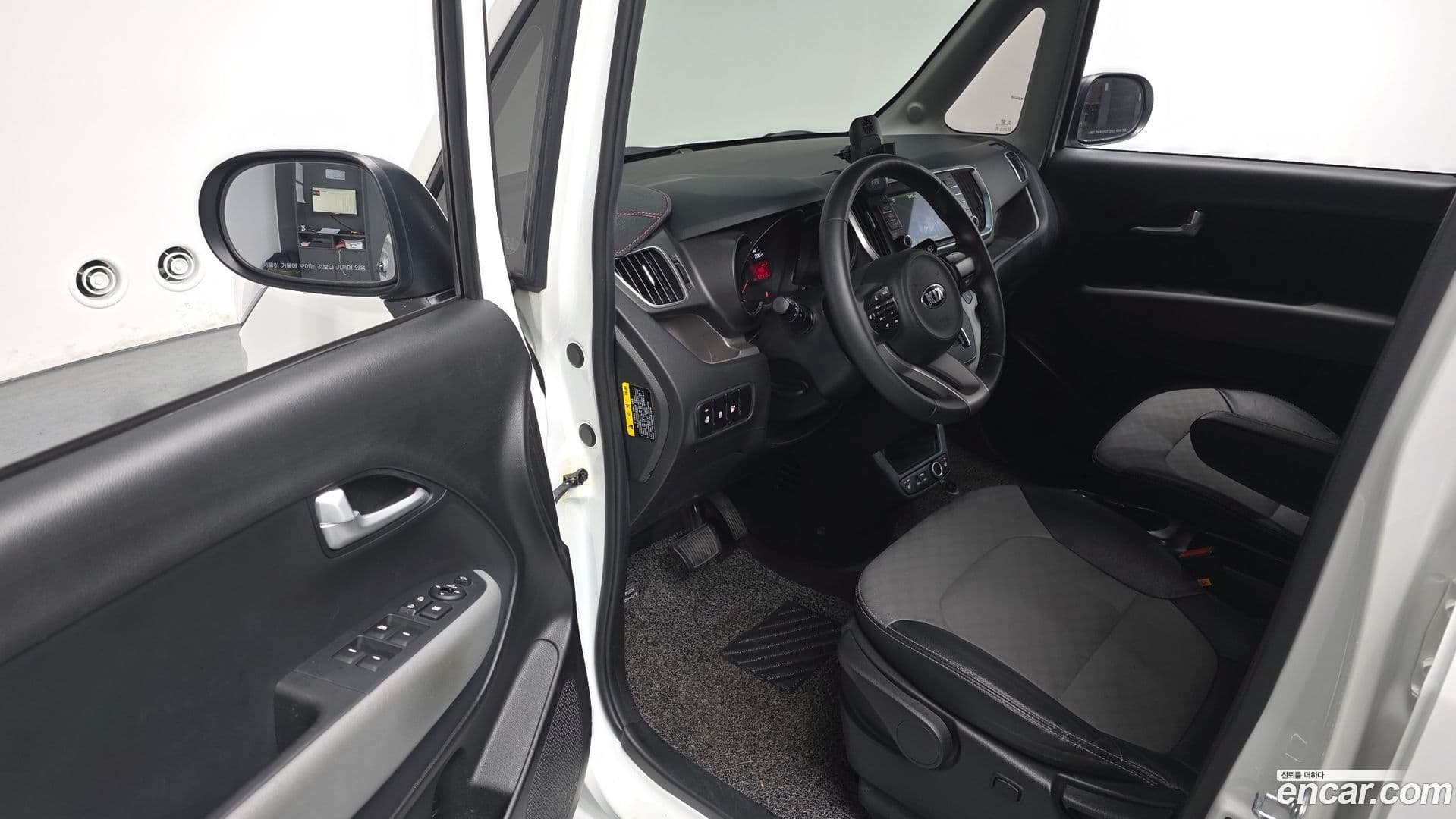 Main__Slider__Photo:RAY Kia 2019.5-10