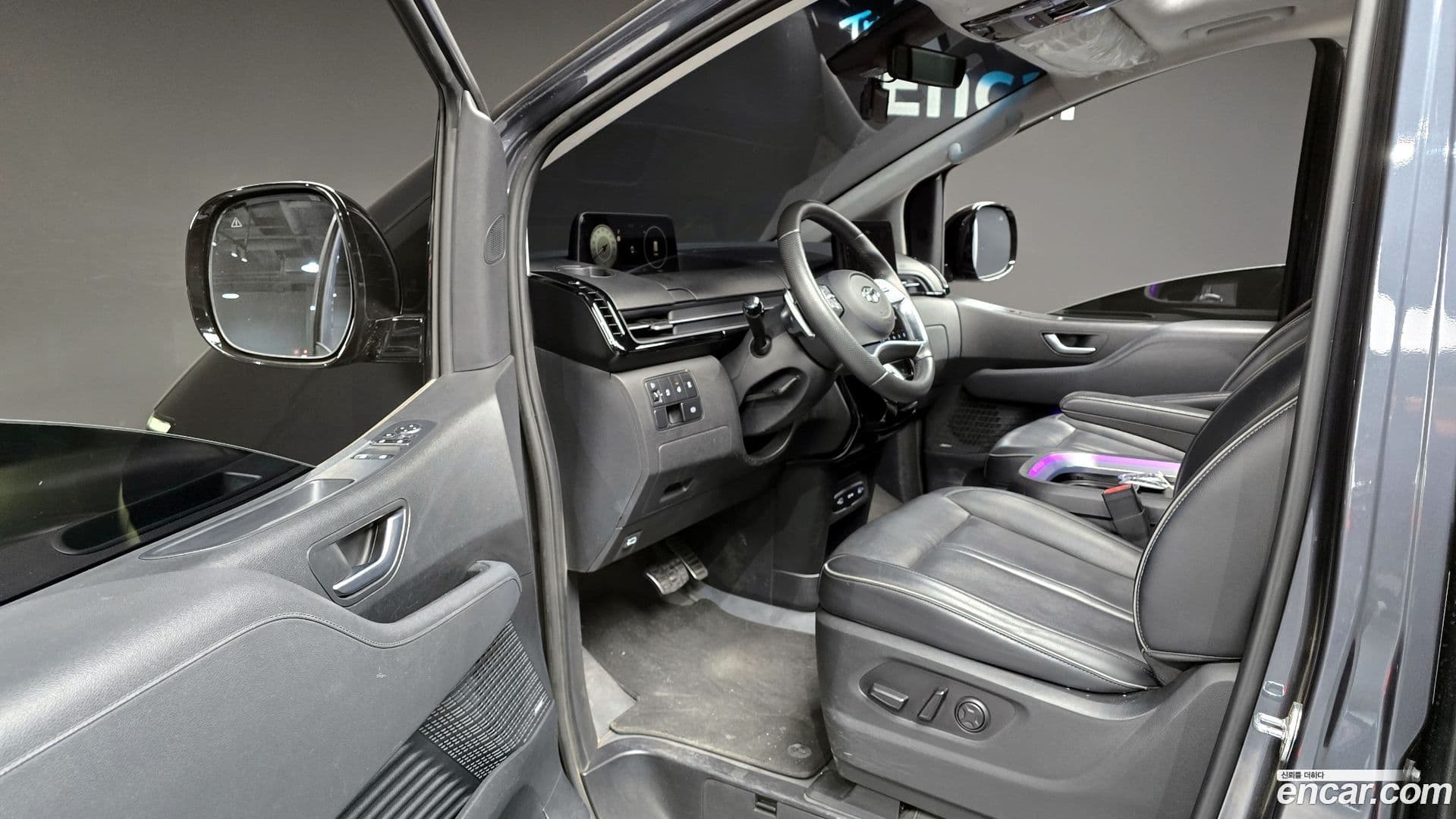 Main__Slider__Photo:Staria Hyundai 2022.5-10