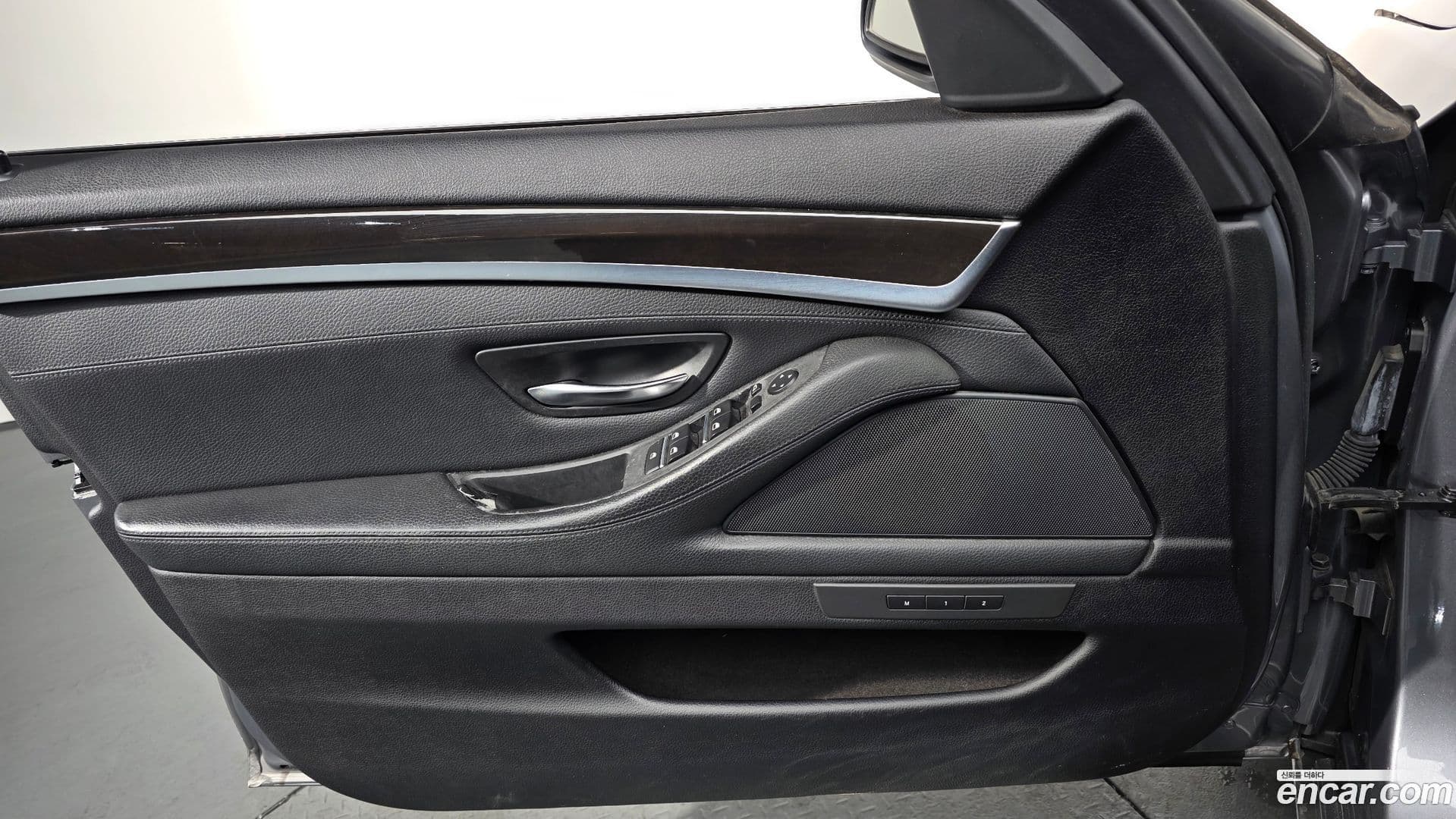 Main__Slider__Photo:5-Series BMW 2011.4-17