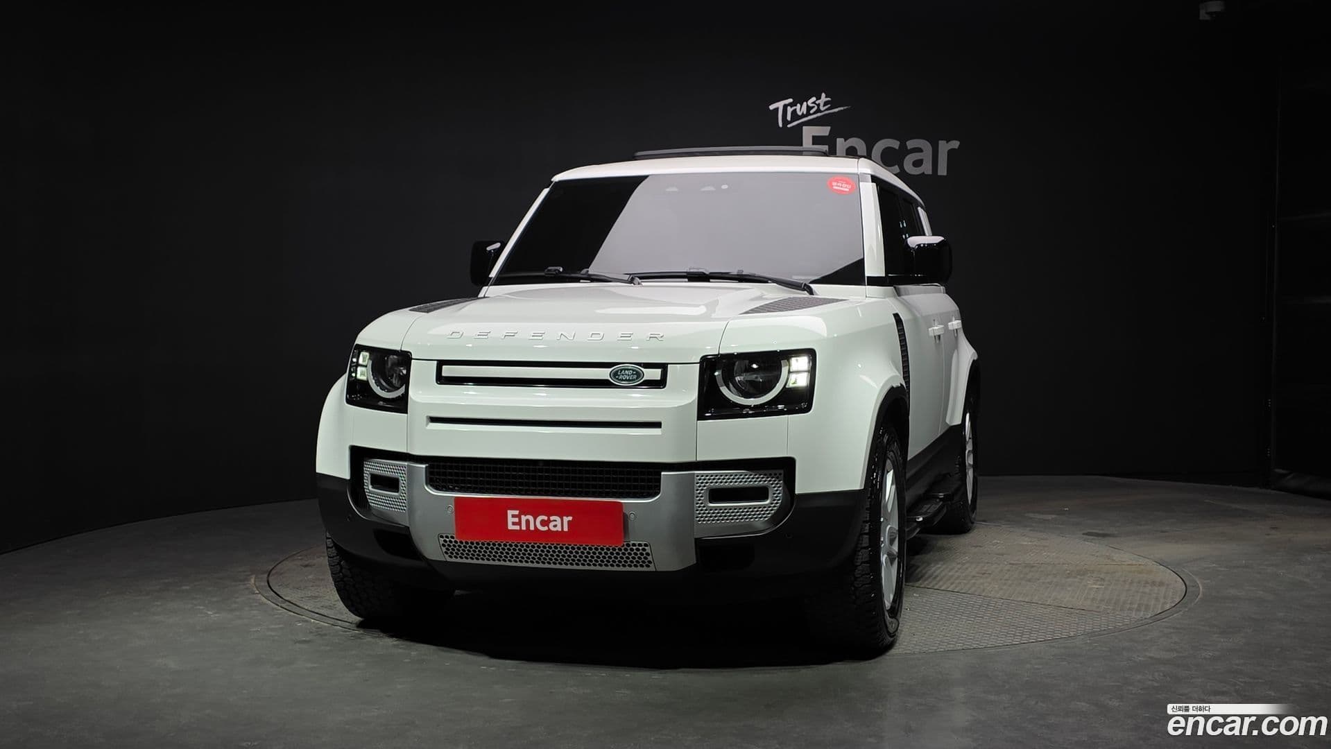 Main__Slider__Photo:Defender Land Rover 2021.6-2