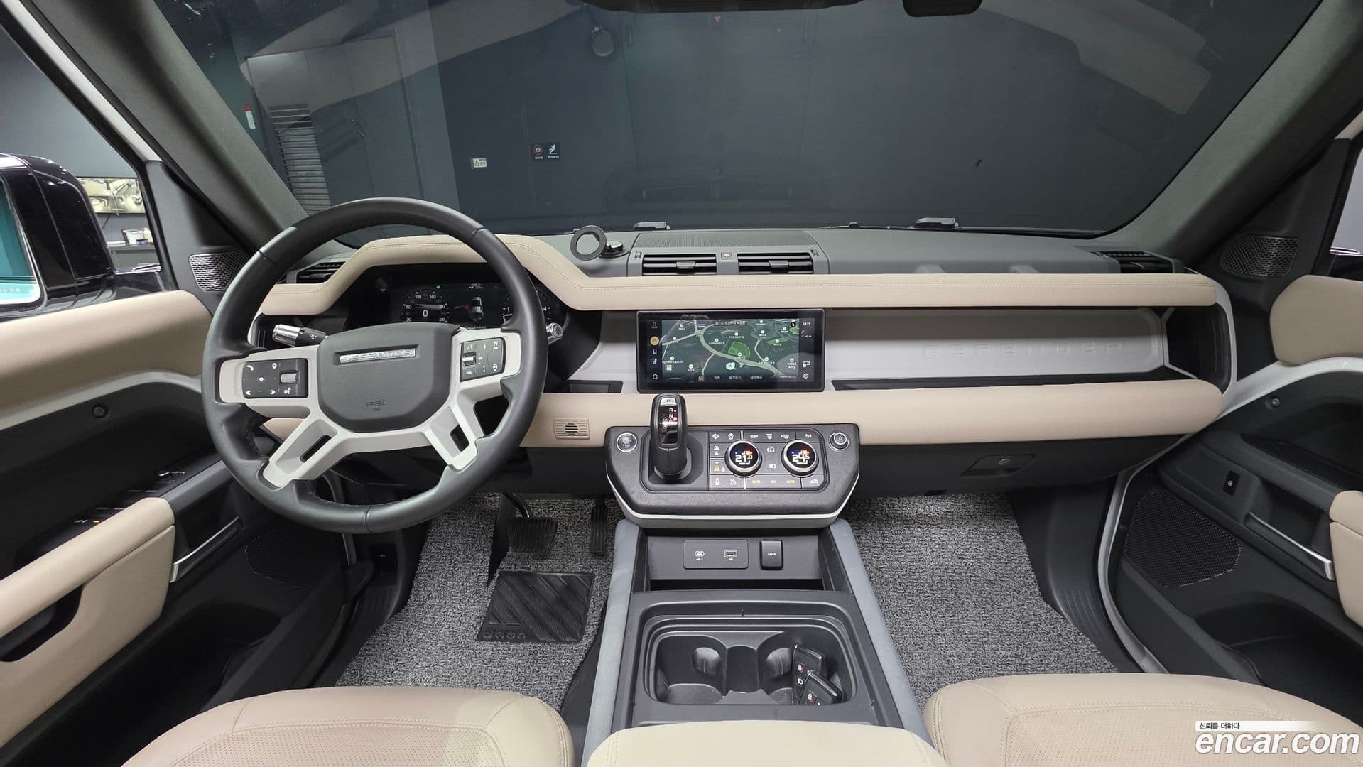 Main__Slider__Photo:Defender Land Rover 2021.6-6