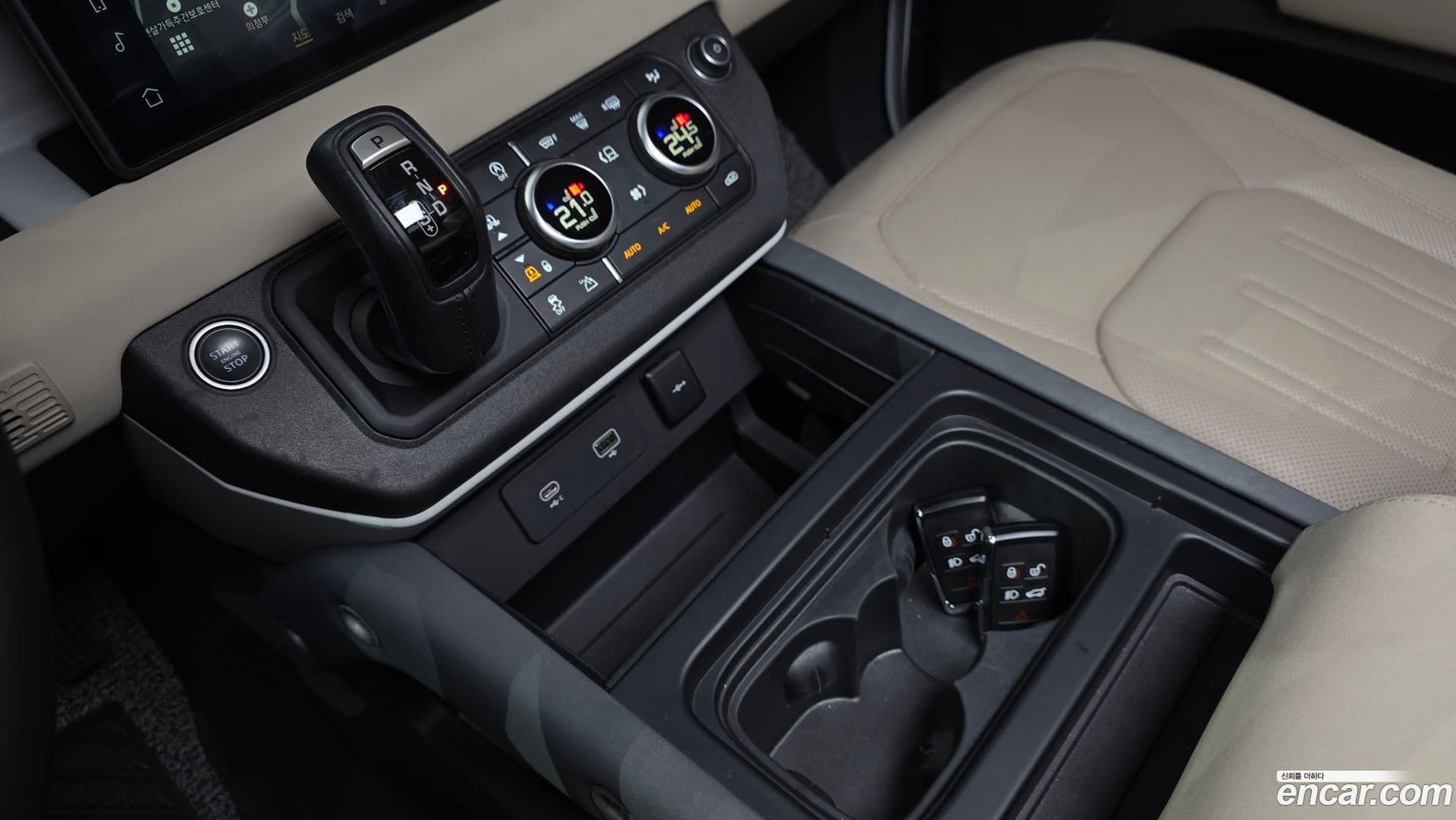 Main__Slider__Photo:Defender Land Rover 2021.6-8