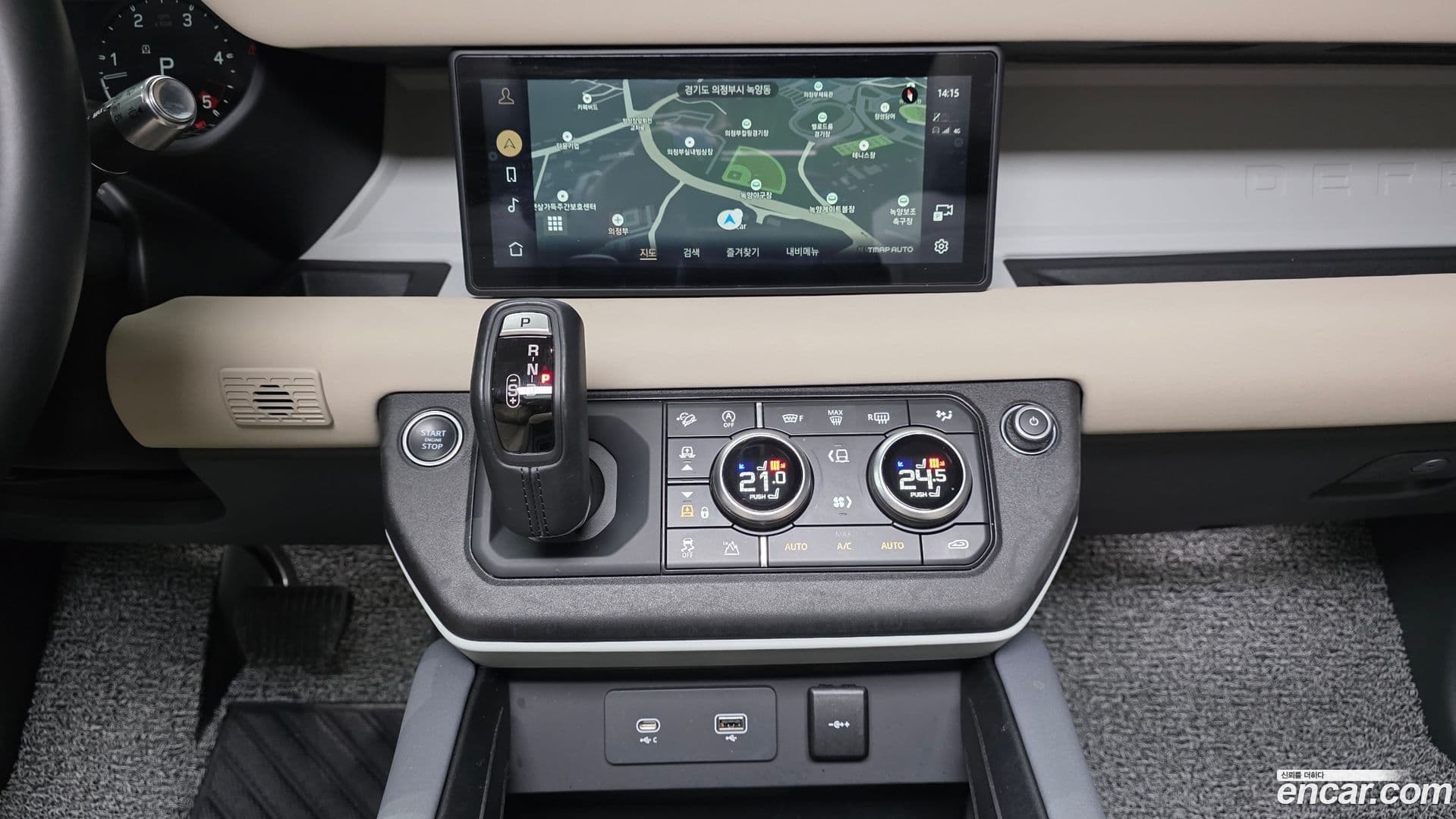 Main__Slider__Photo:Defender Land Rover 2021.6-13