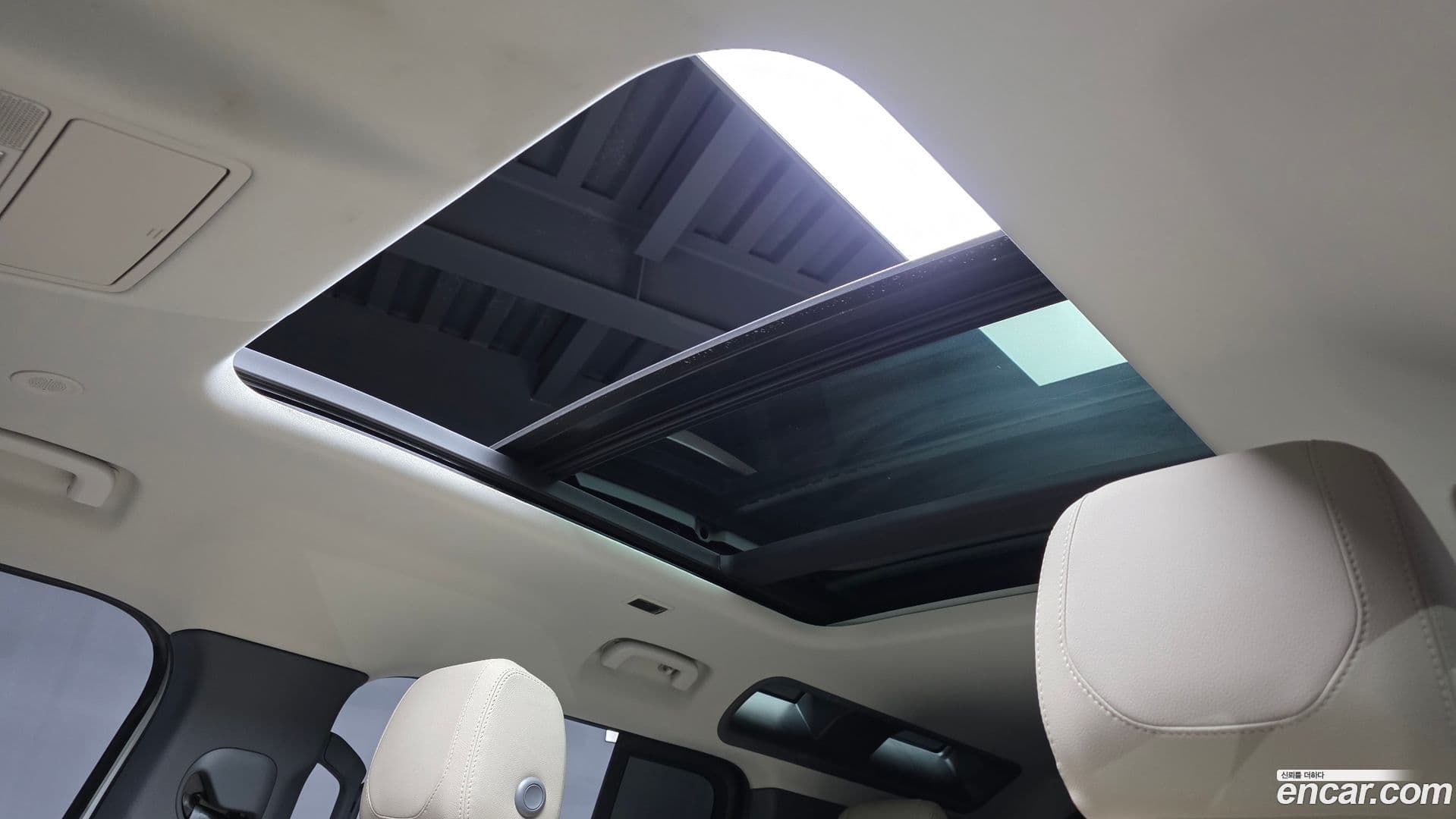 Main__Slider__Photo:Defender Land Rover 2021.6-18