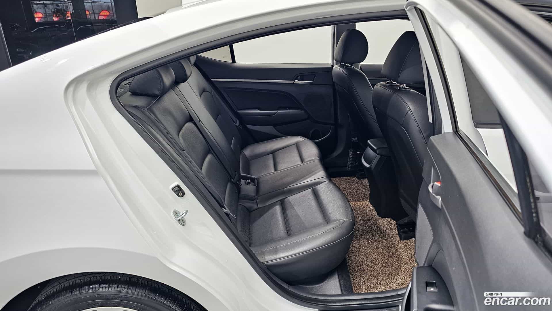 AVANTE Hyundai 2018.7-OPTION-015