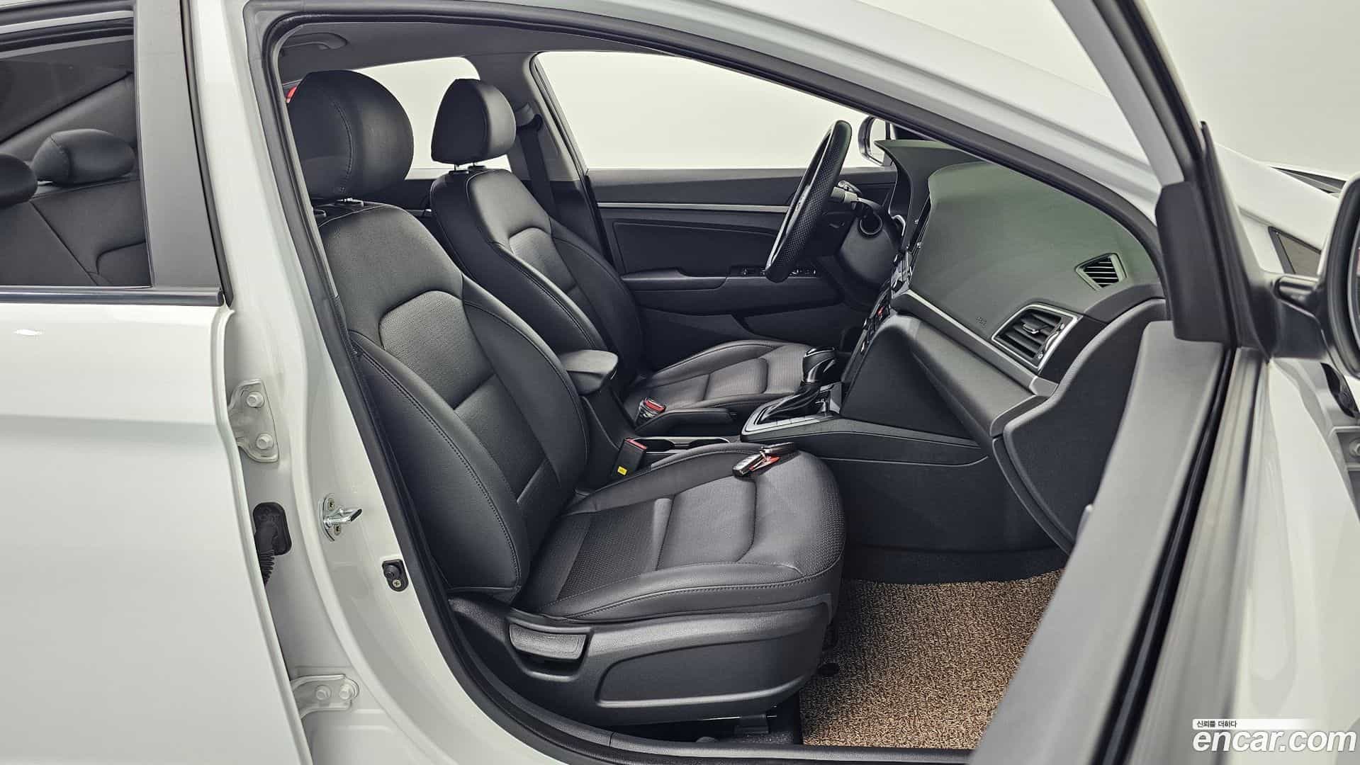 AVANTE Hyundai 2018.7-OPTION-017