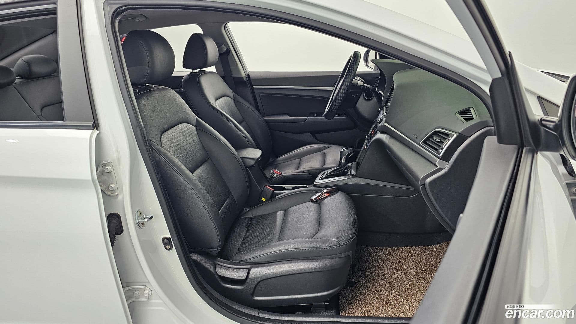 Main__Slider__Photo:AVANTE Hyundai 2018.7-12