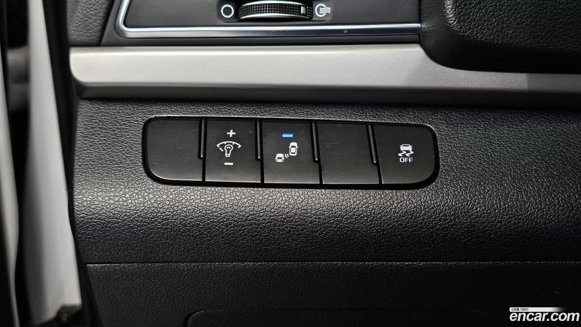 AVANTE Hyundai 2018.7-OPTION-019