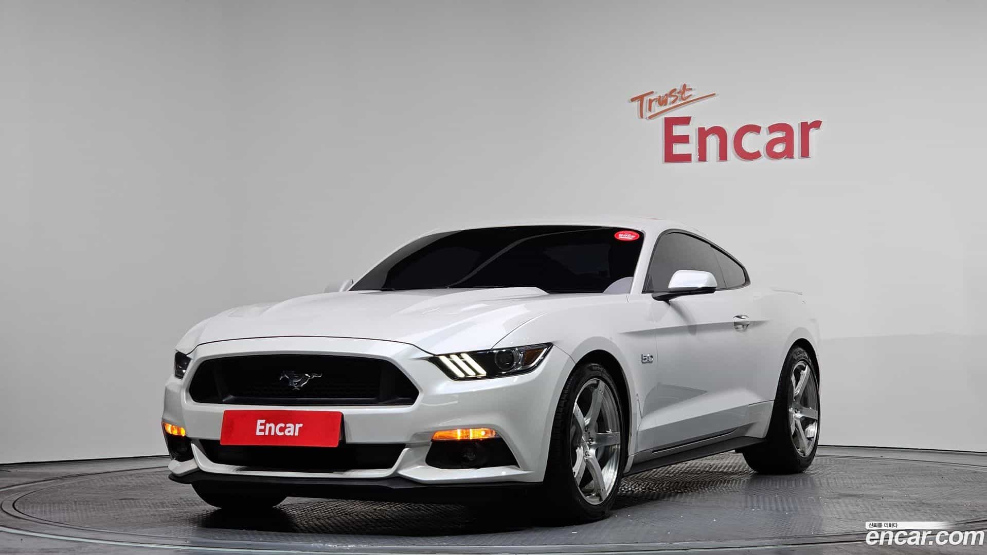 Mustang Ford 2017.11-OUTER-001