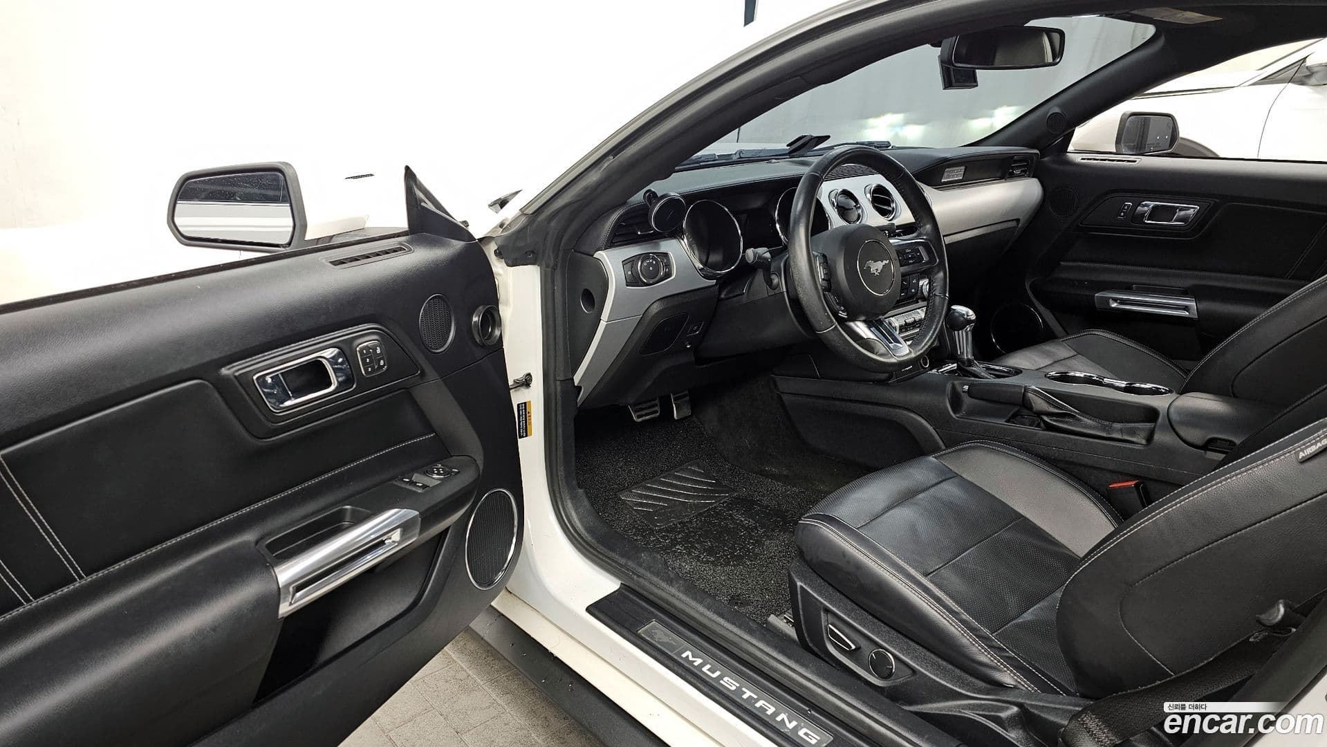 Main__Slider__Photo:Mustang Ford 2017.11-9