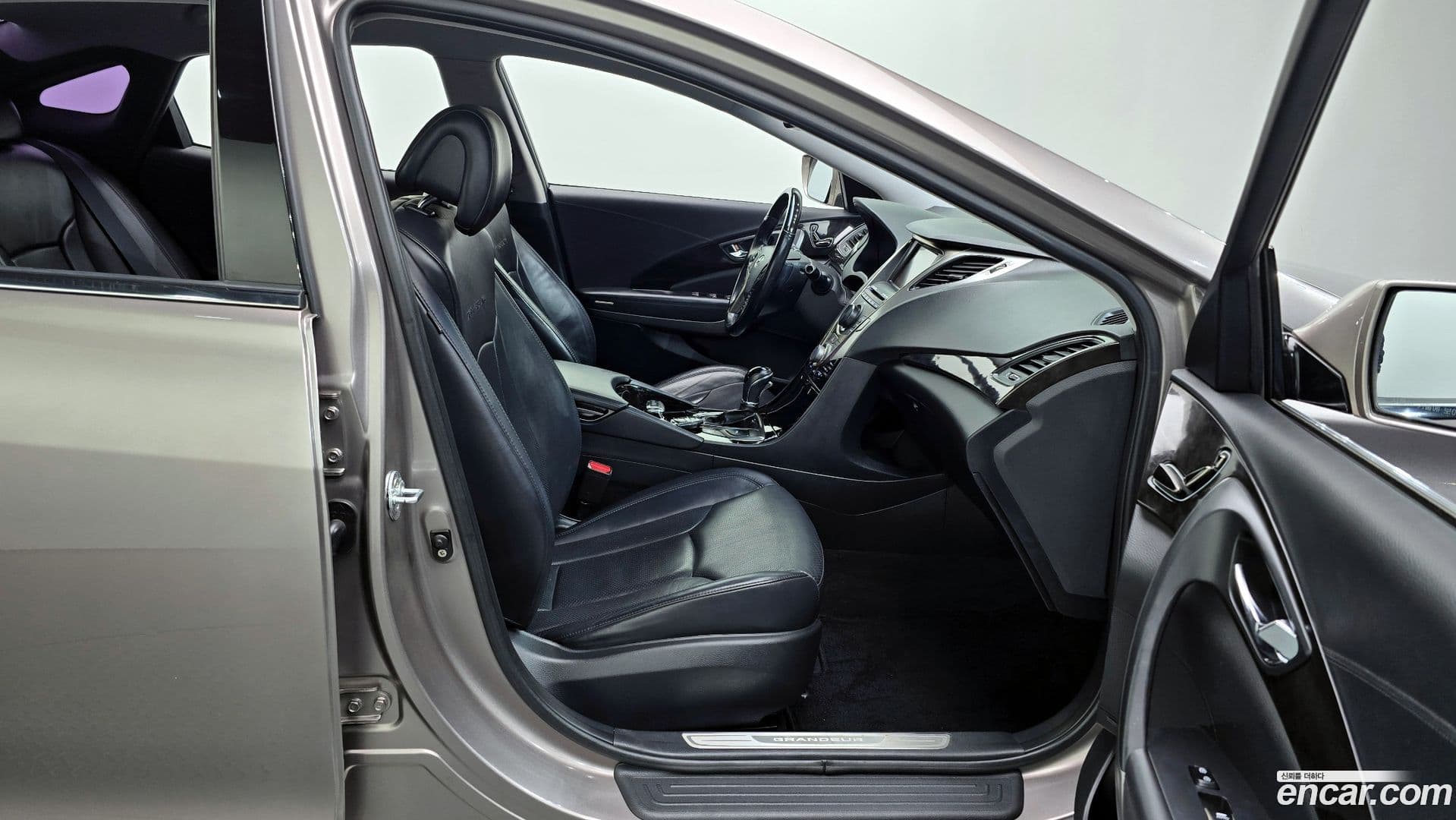 Main__Slider__Photo:Grandeur Hyundai 2011.1-9