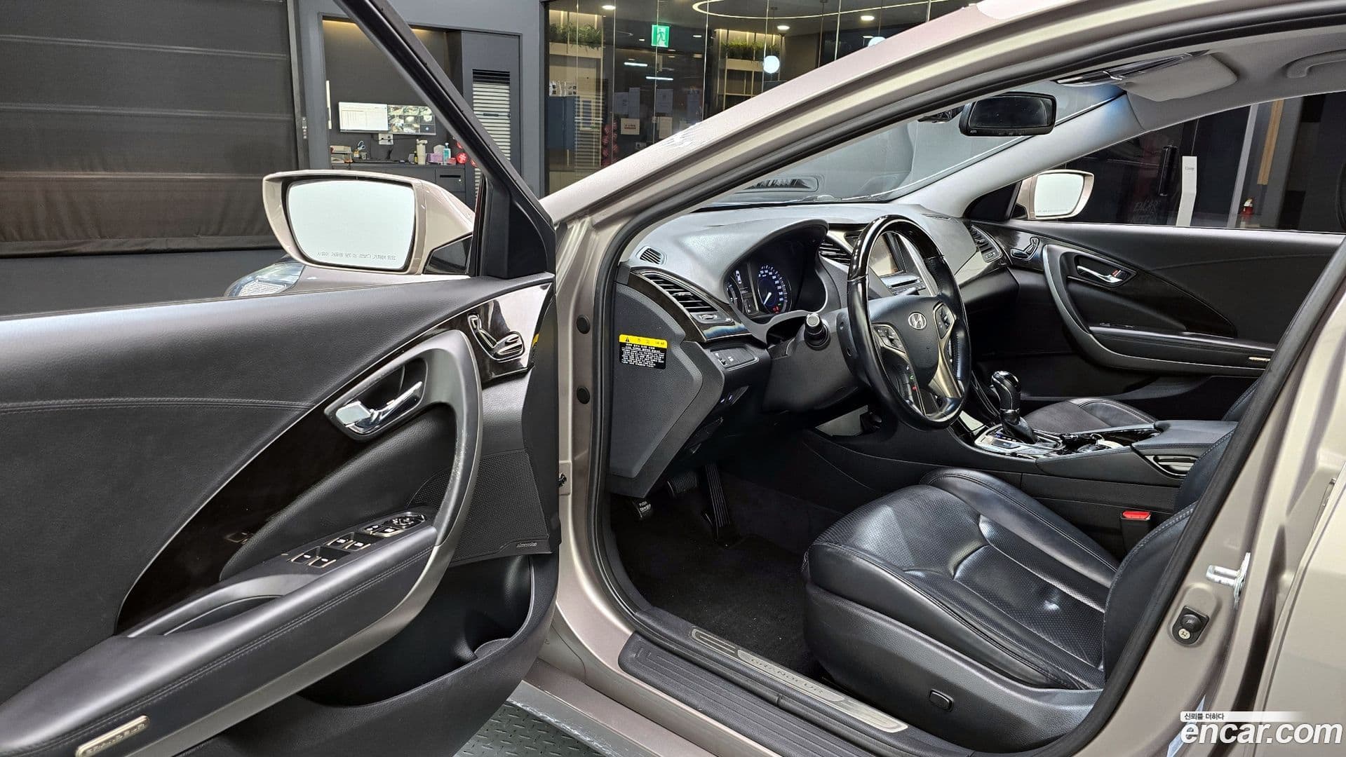 Main__Slider__Photo:Grandeur Hyundai 2011.1-10