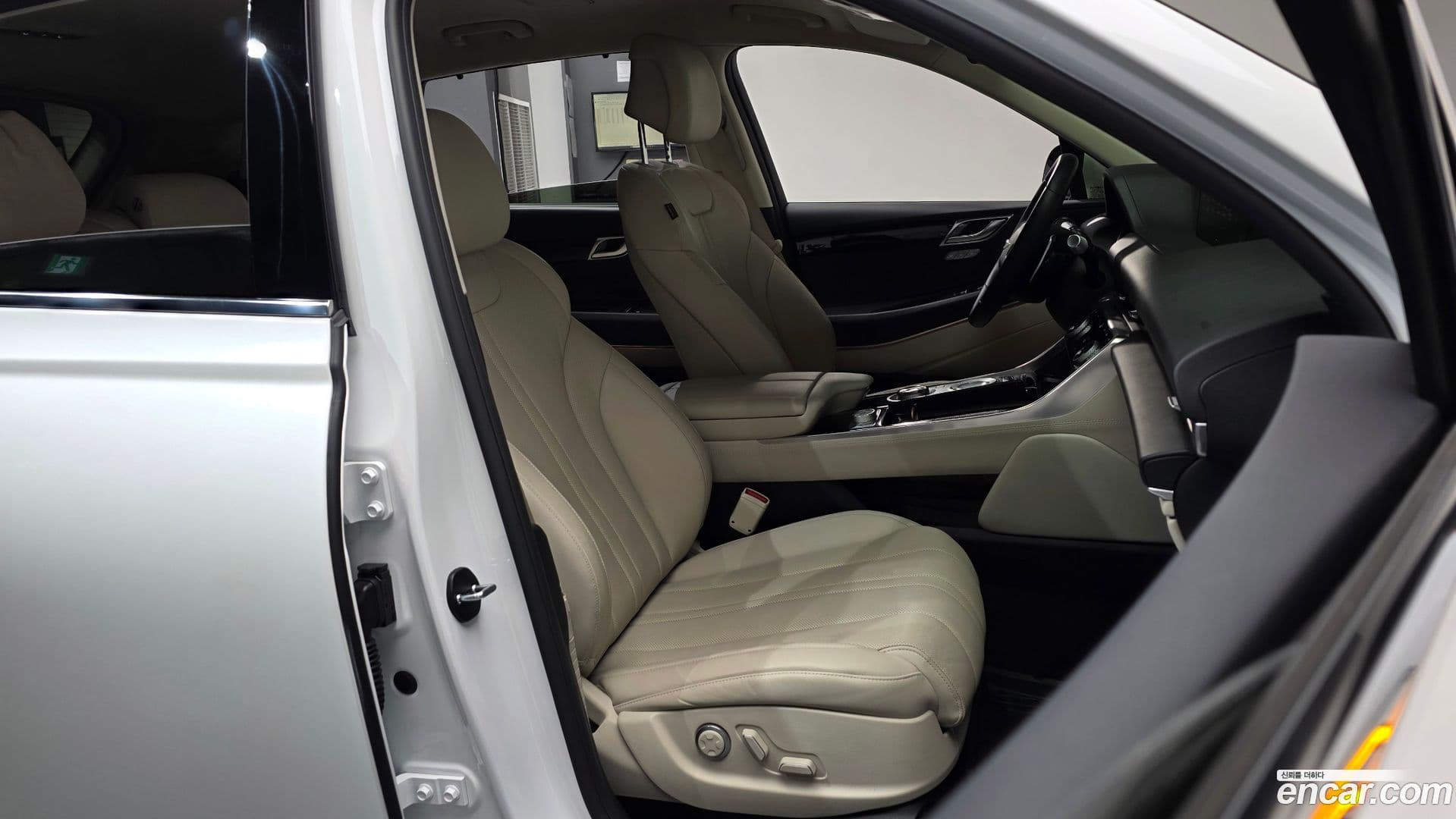 Main__Slider__Photo:GV80 Genesis 2021.6-9