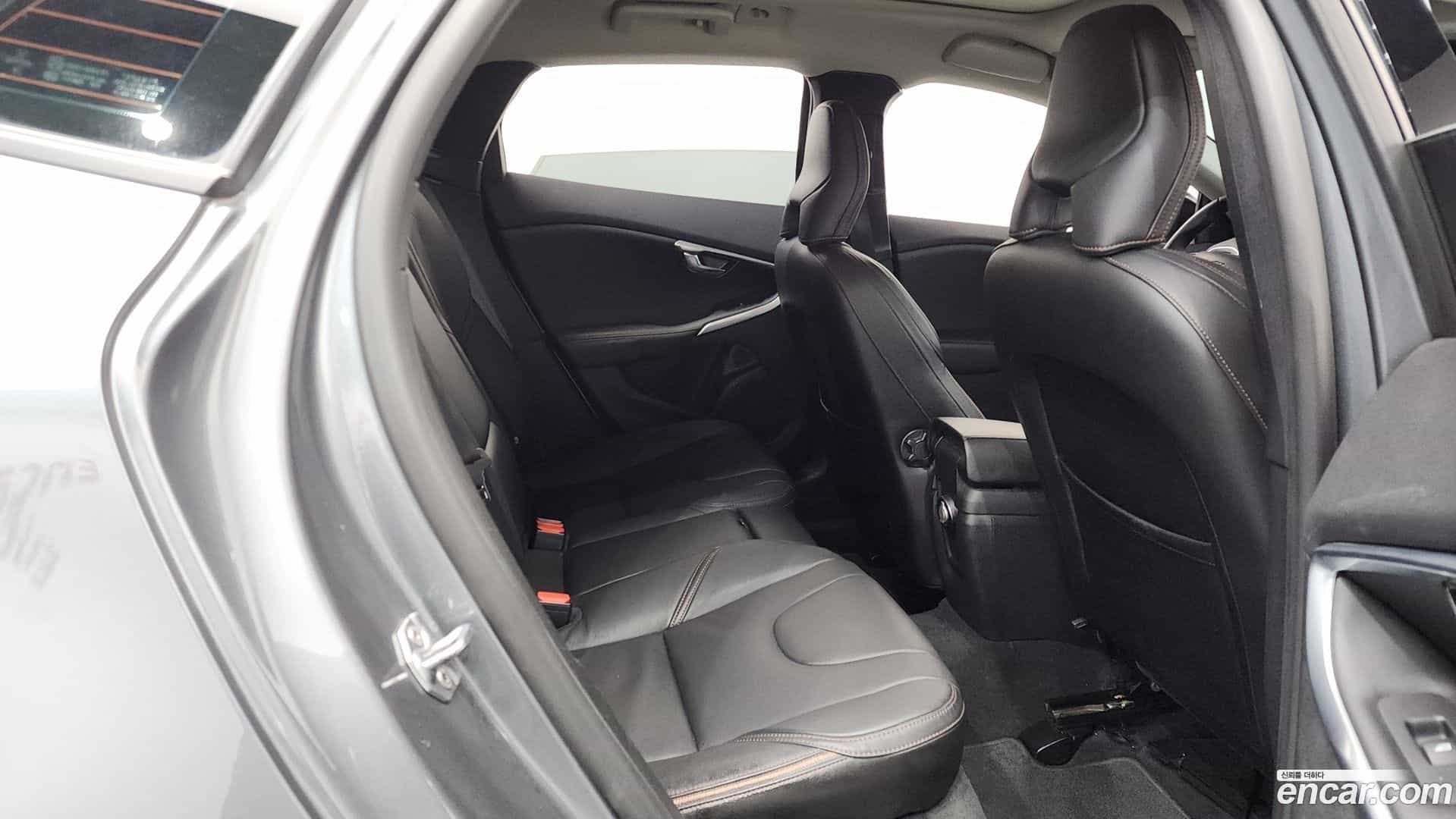 V40 Volvo 2019.4-OPTION-016