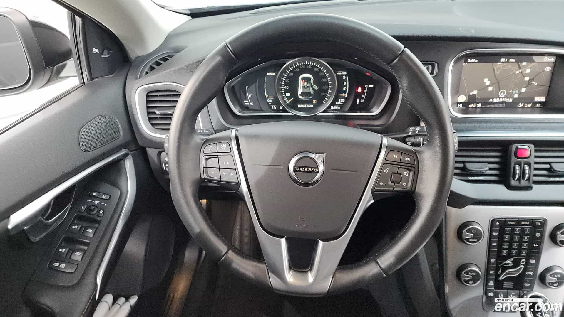V40 Volvo 2019.4-OPTION-017