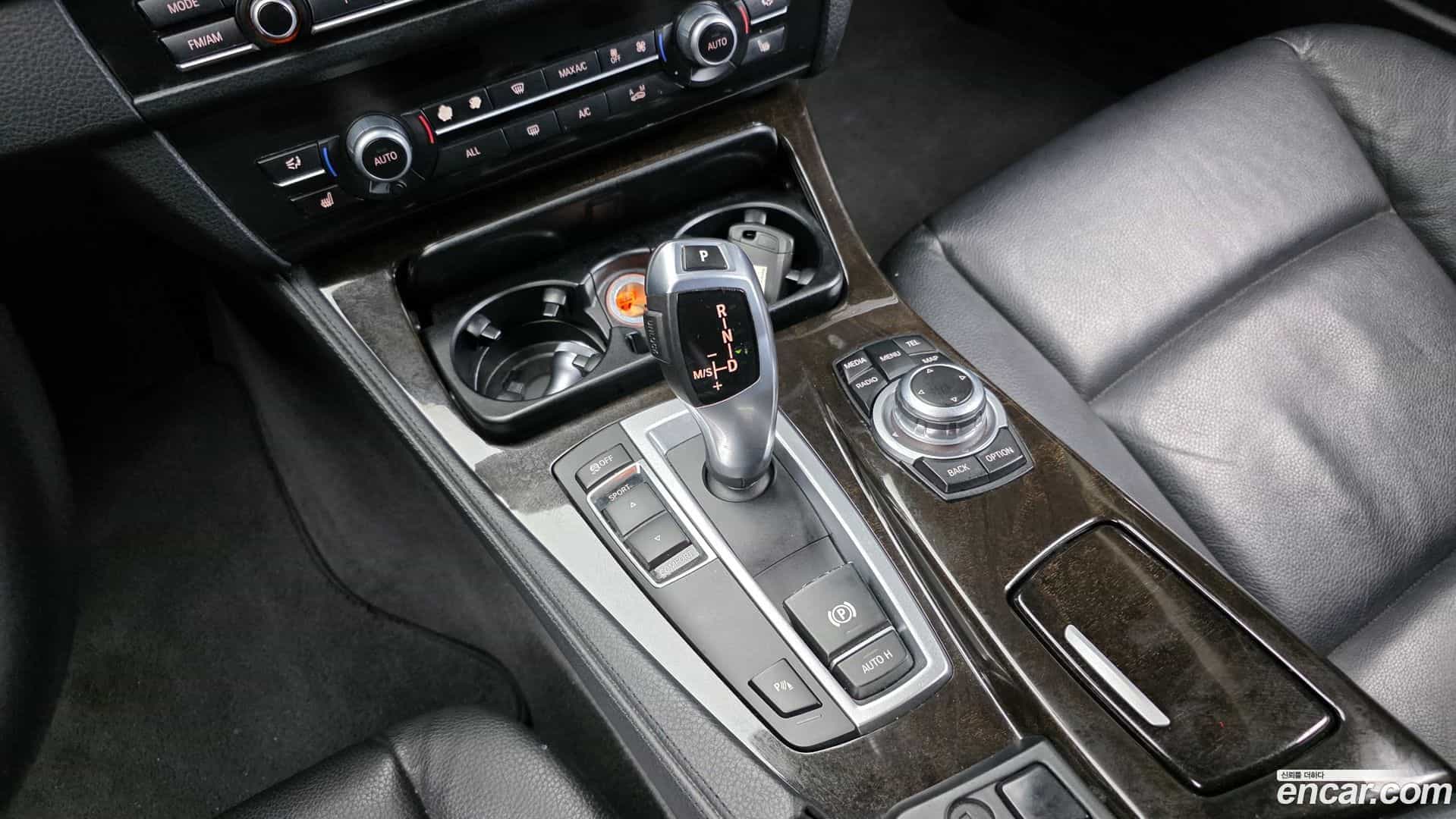 5-Series BMW 2013.2-INNER-009