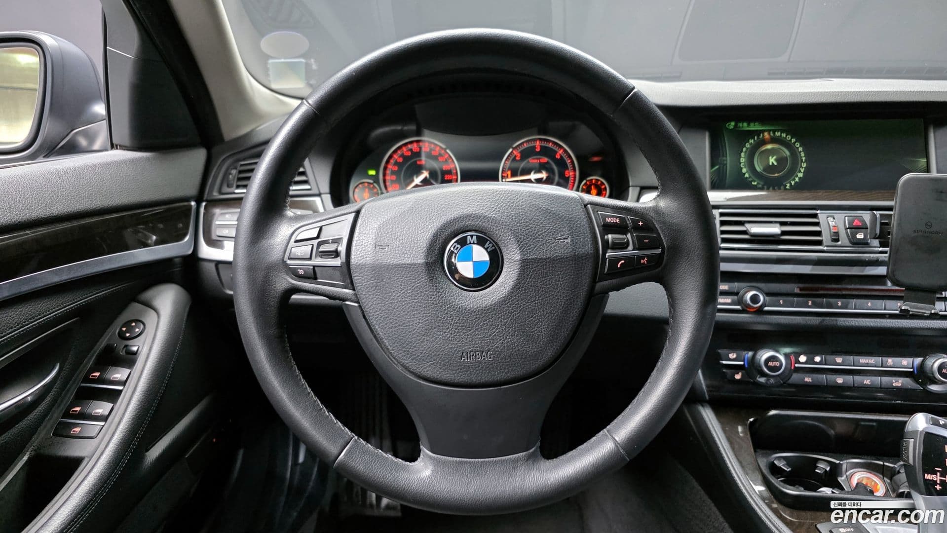 Main__Slider__Photo:5-Series BMW 2013.2-12