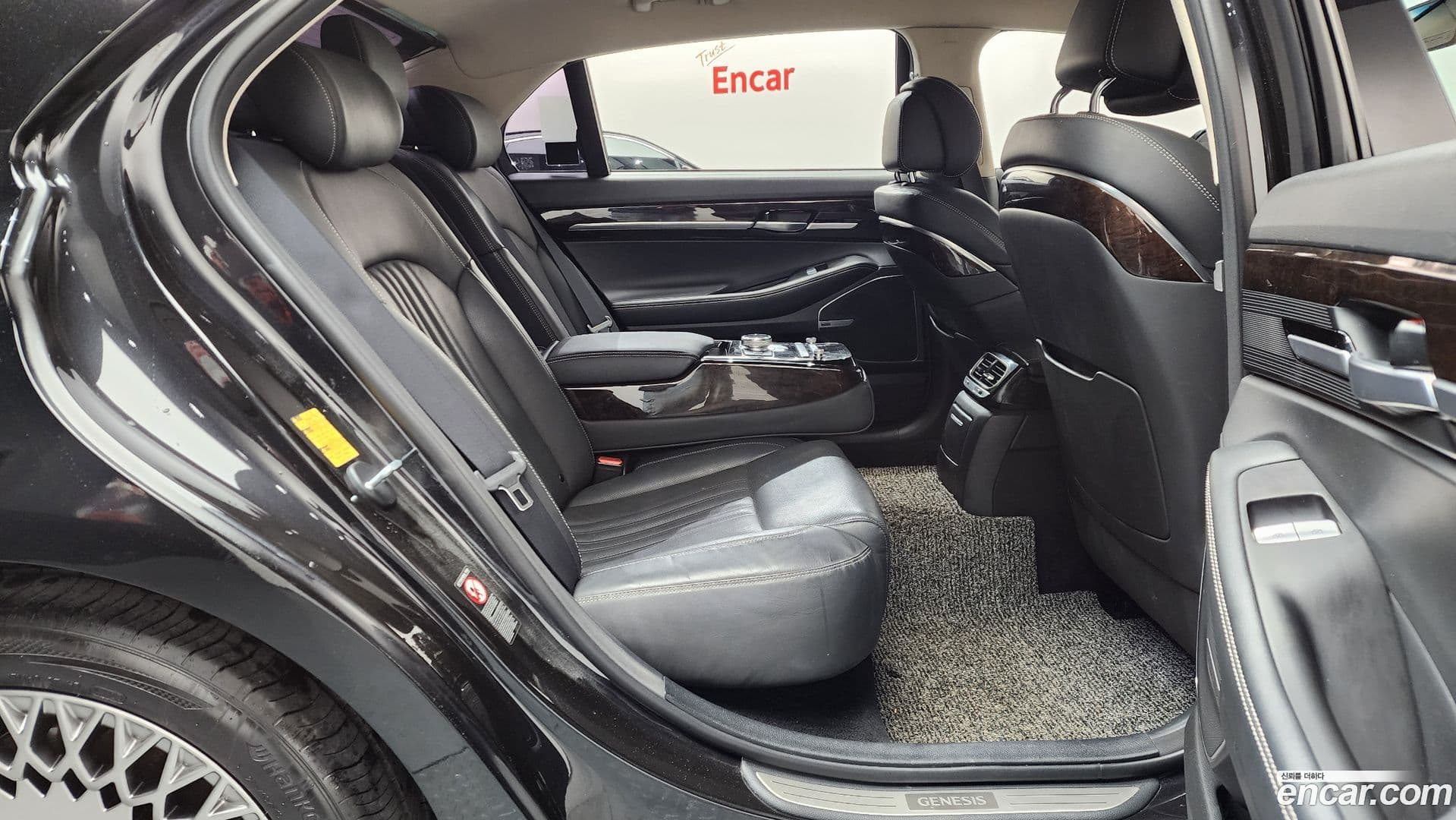 Main__Slider__Photo:G90 Genesis 2019.0-11