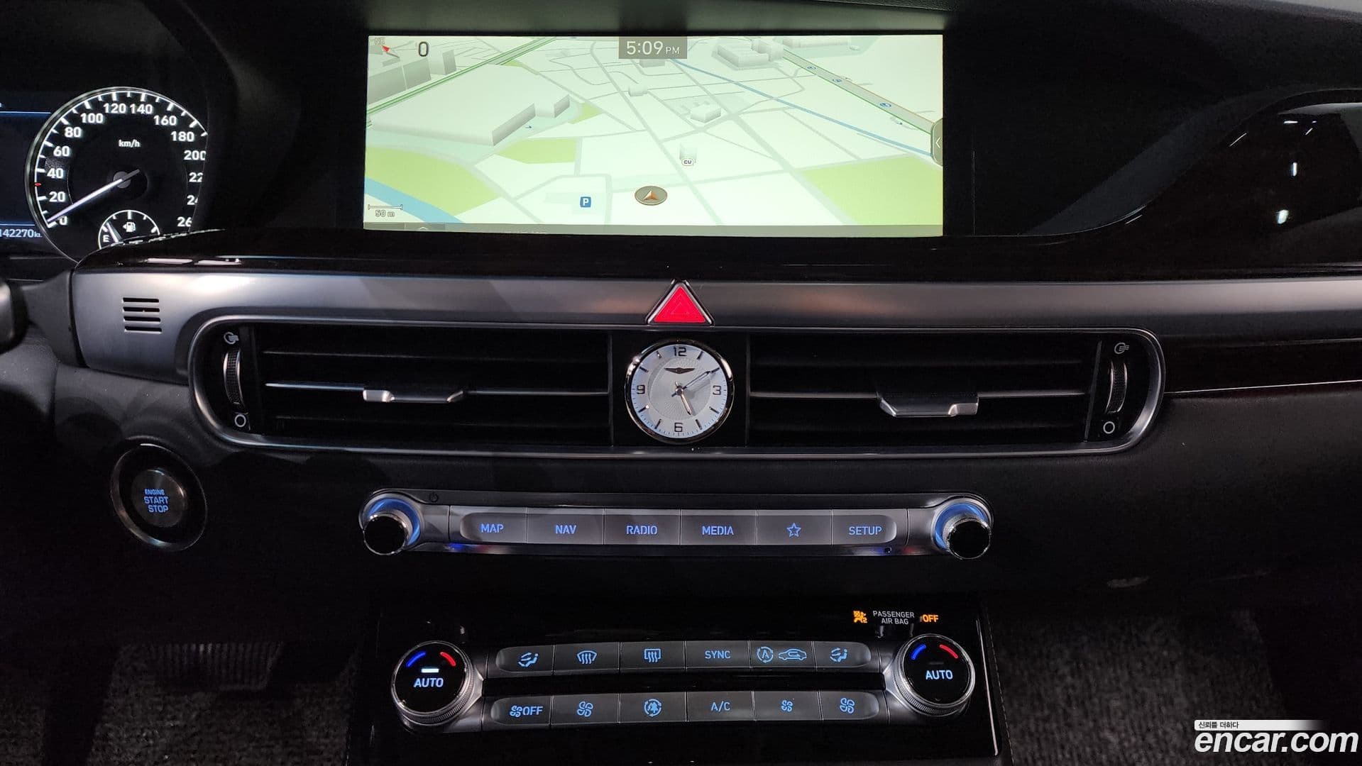 Main__Slider__Photo:G90 Genesis 2019.0-13