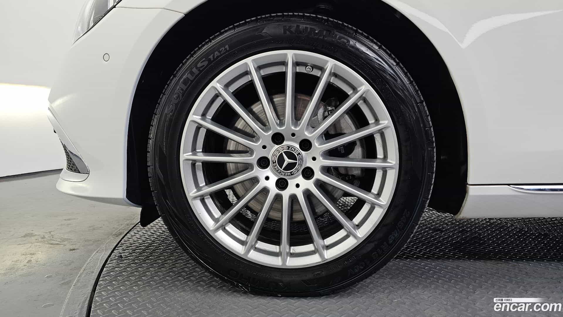 E-Class Mercedes-Benz 2023.9-OUTER-005