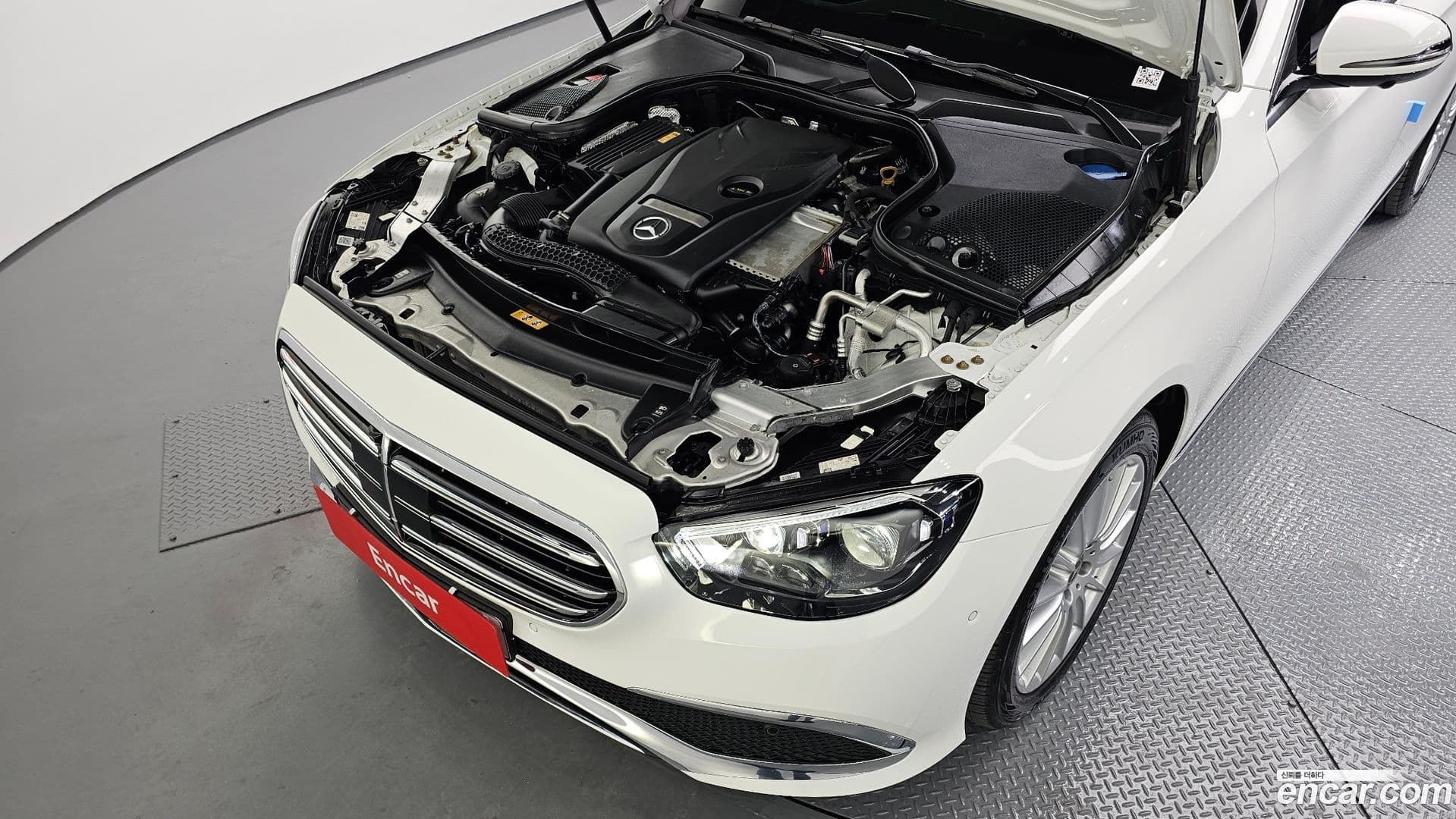 Main__Slider__Photo:E-Class Mercedes-Benz 2023.9-5