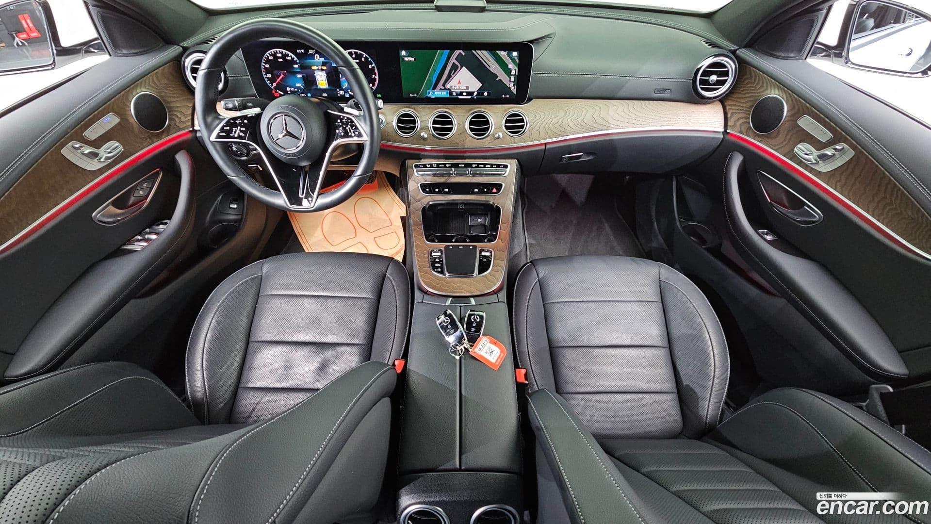 Main__Slider__Photo:E-Class Mercedes-Benz 2023.9-6