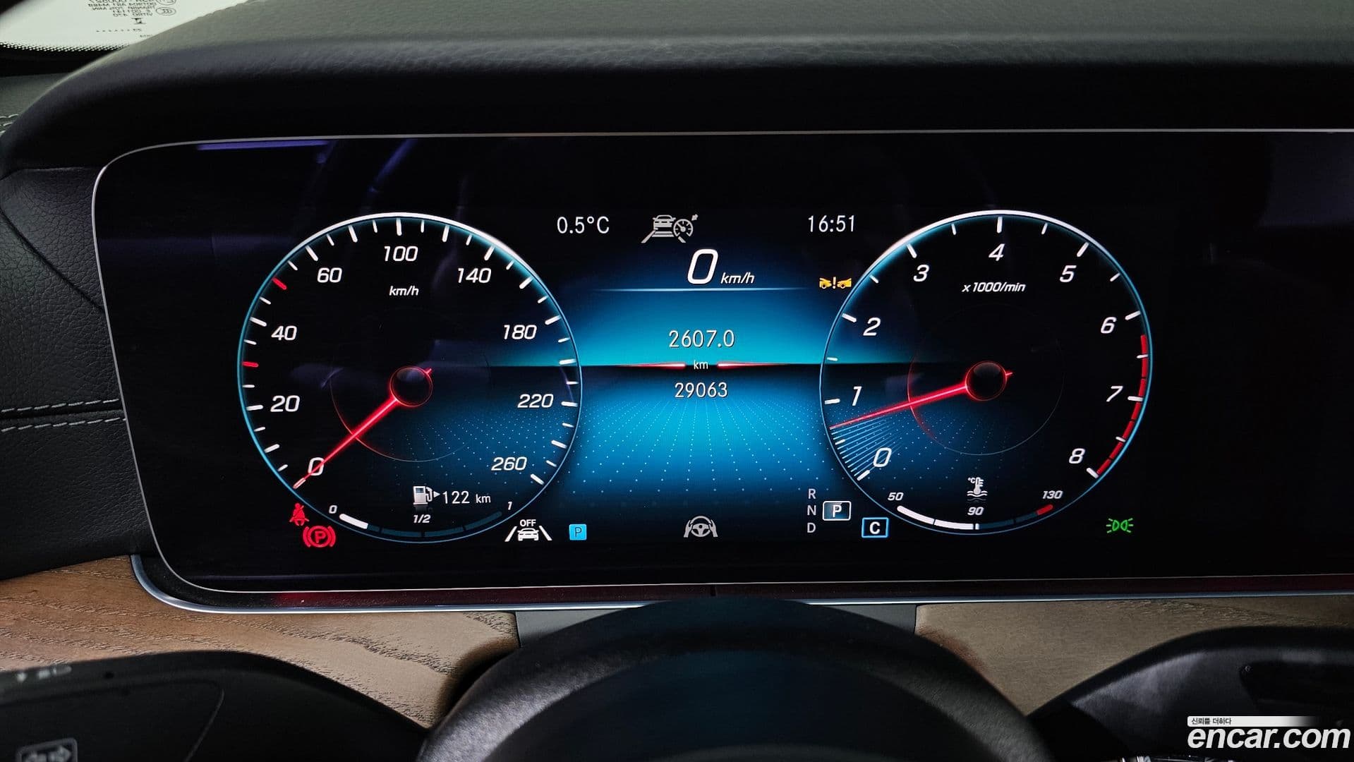 Main__Slider__Photo:E-Class Mercedes-Benz 2023.9-7