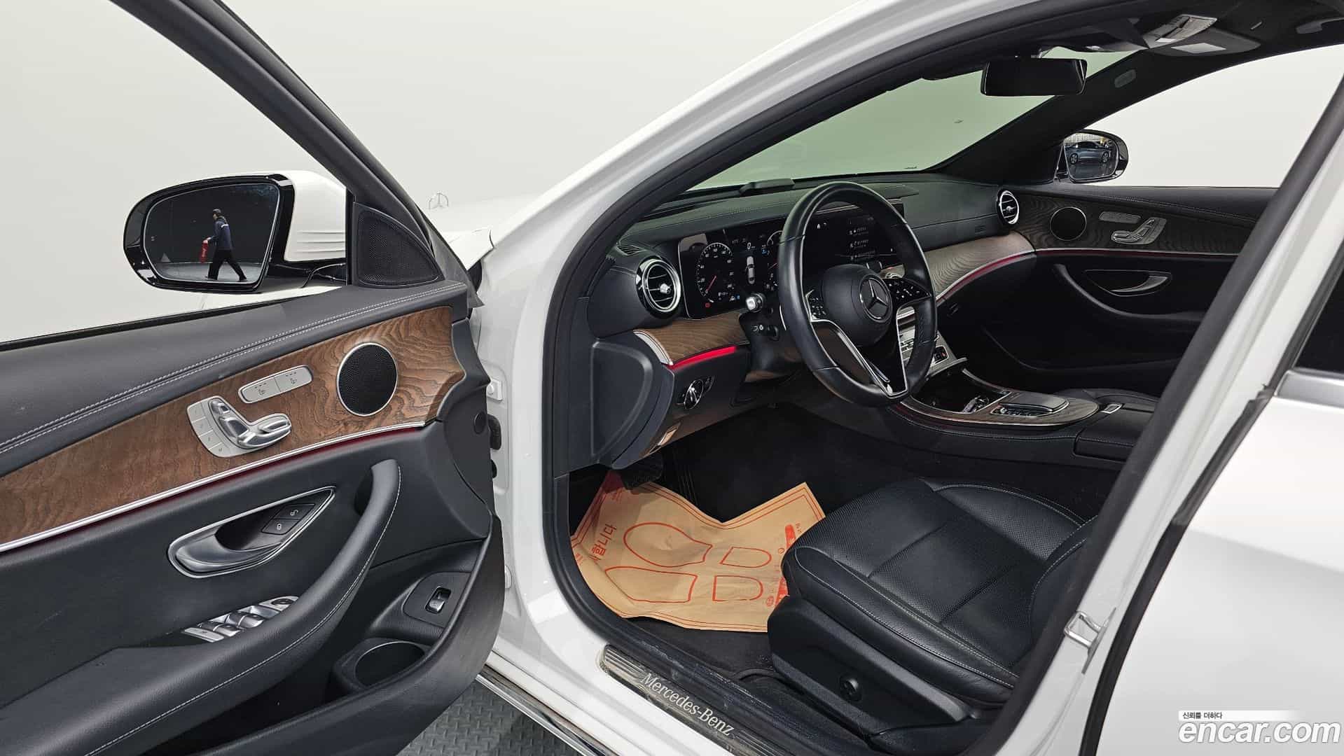 E-Class Mercedes-Benz 2023.9-INNER-010