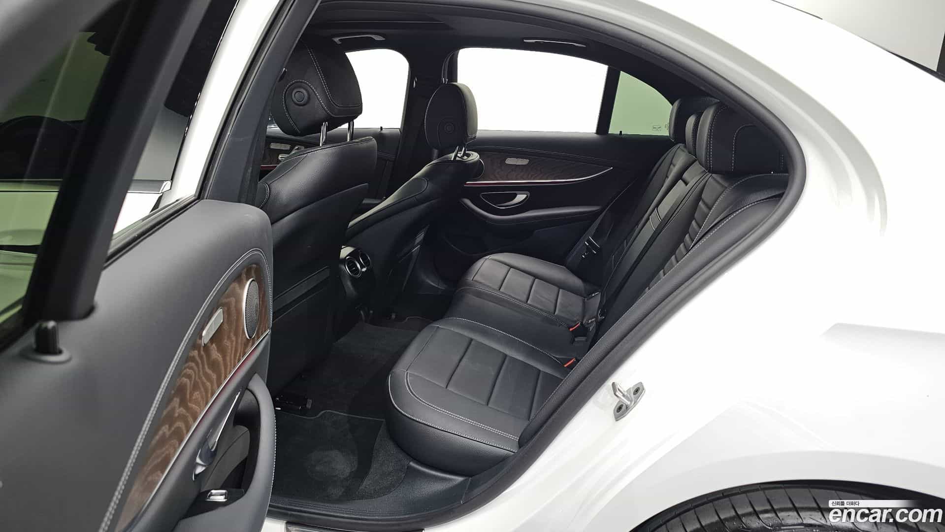 E-Class Mercedes-Benz 2023.9-OPTION-015