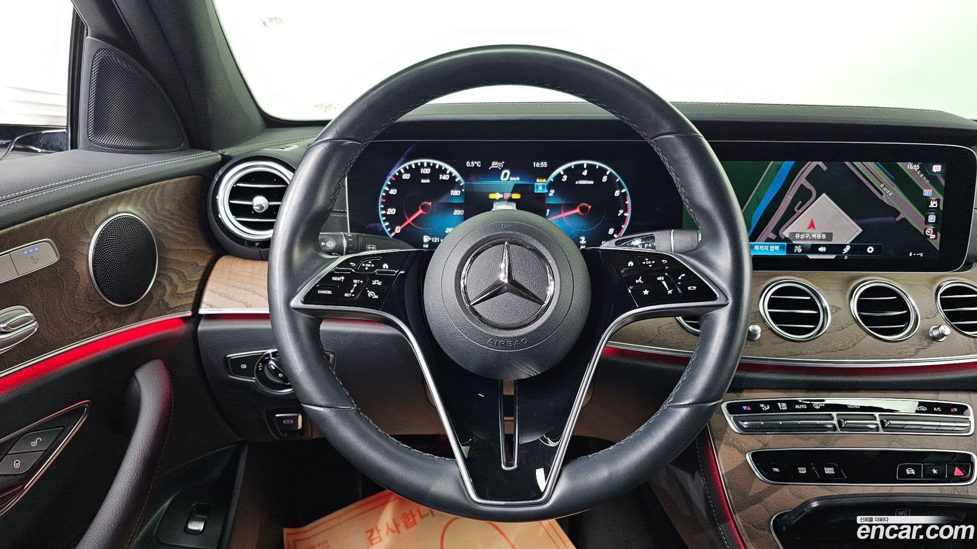 Main__Slider__Photo:E-Class Mercedes-Benz 2023.9-13