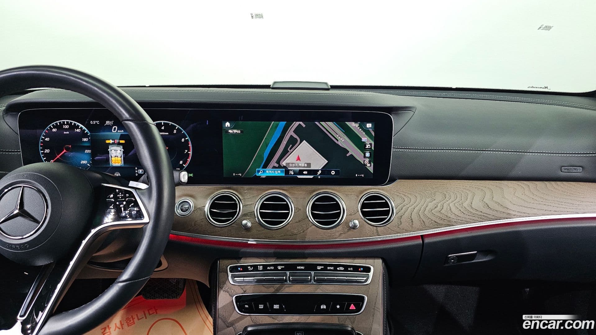 Main__Slider__Photo:E-Class Mercedes-Benz 2023.9-14