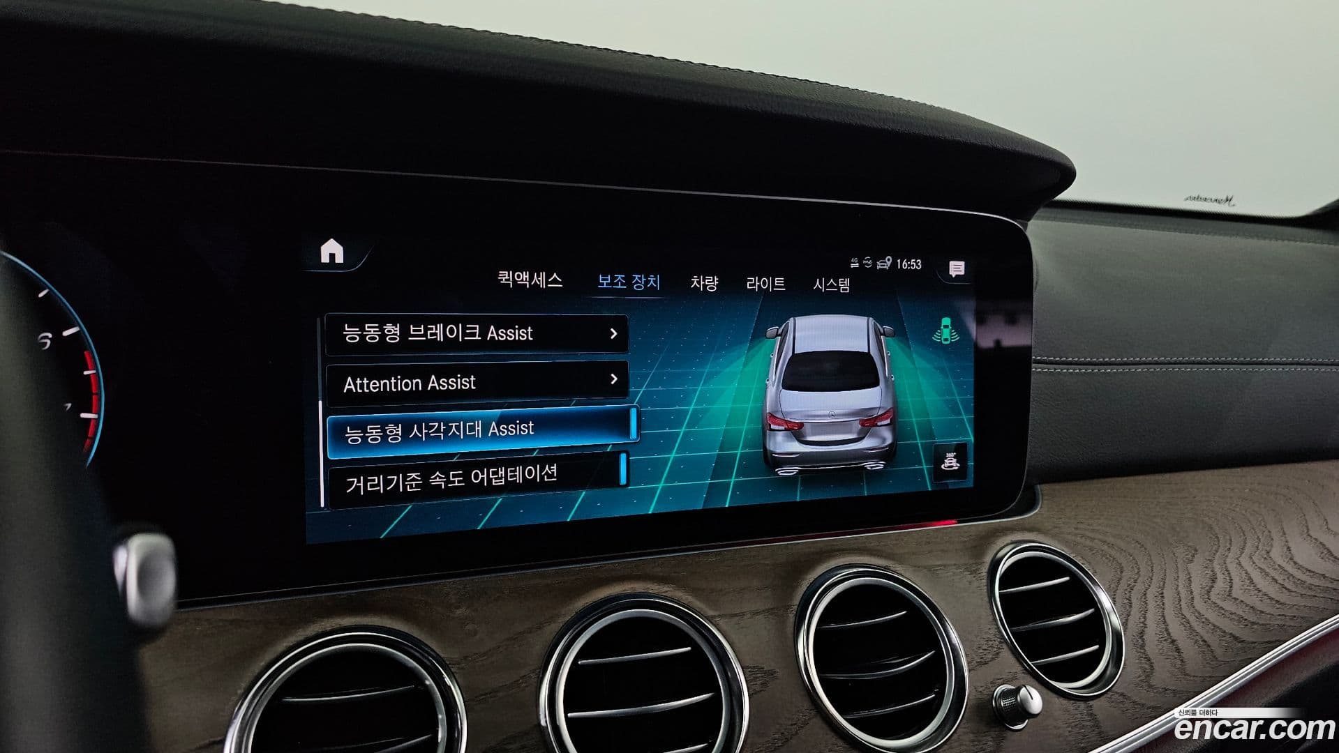 Main__Slider__Photo:E-Class Mercedes-Benz 2023.9-16