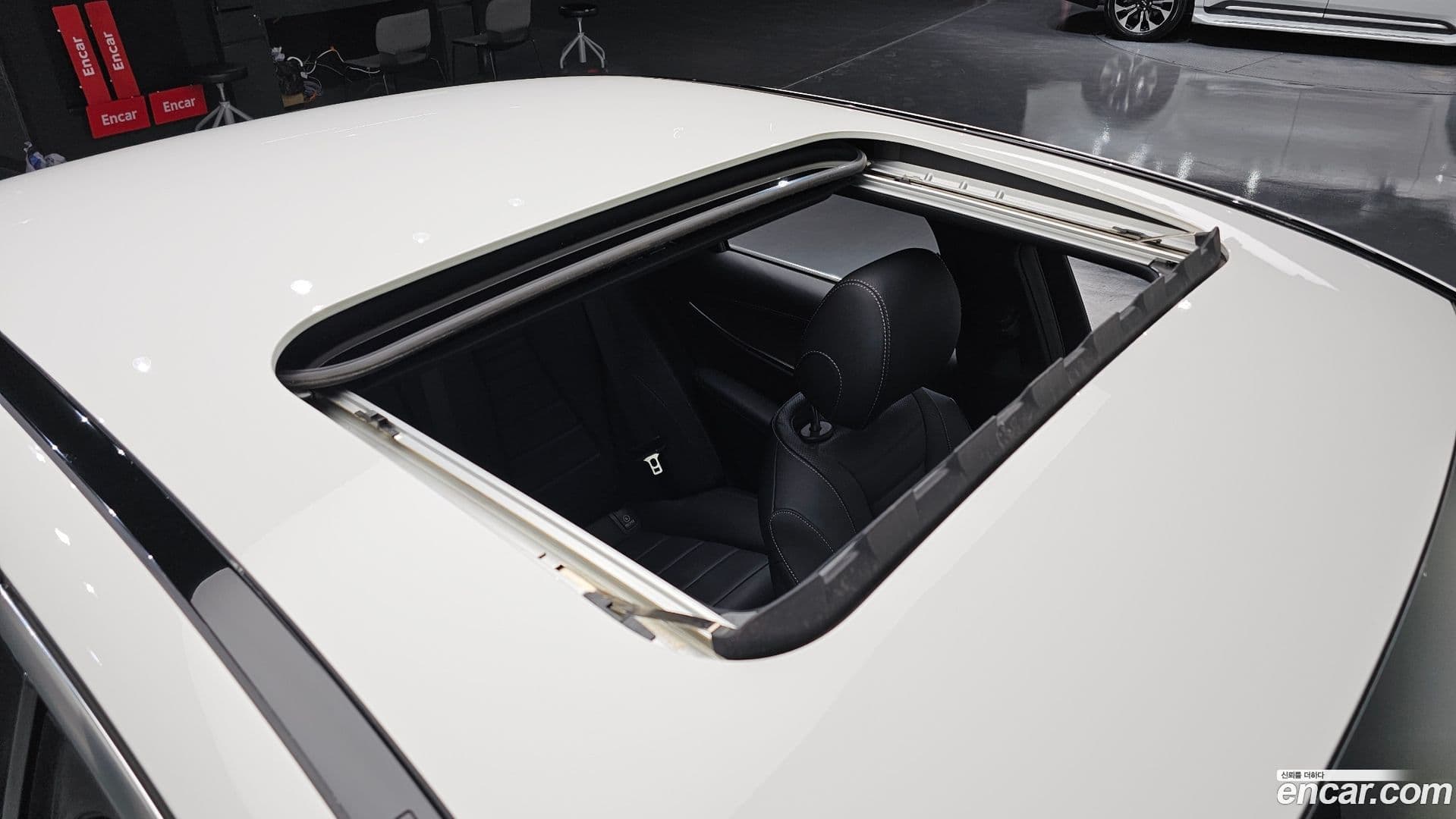 Main__Slider__Photo:E-Class Mercedes-Benz 2023.9-17