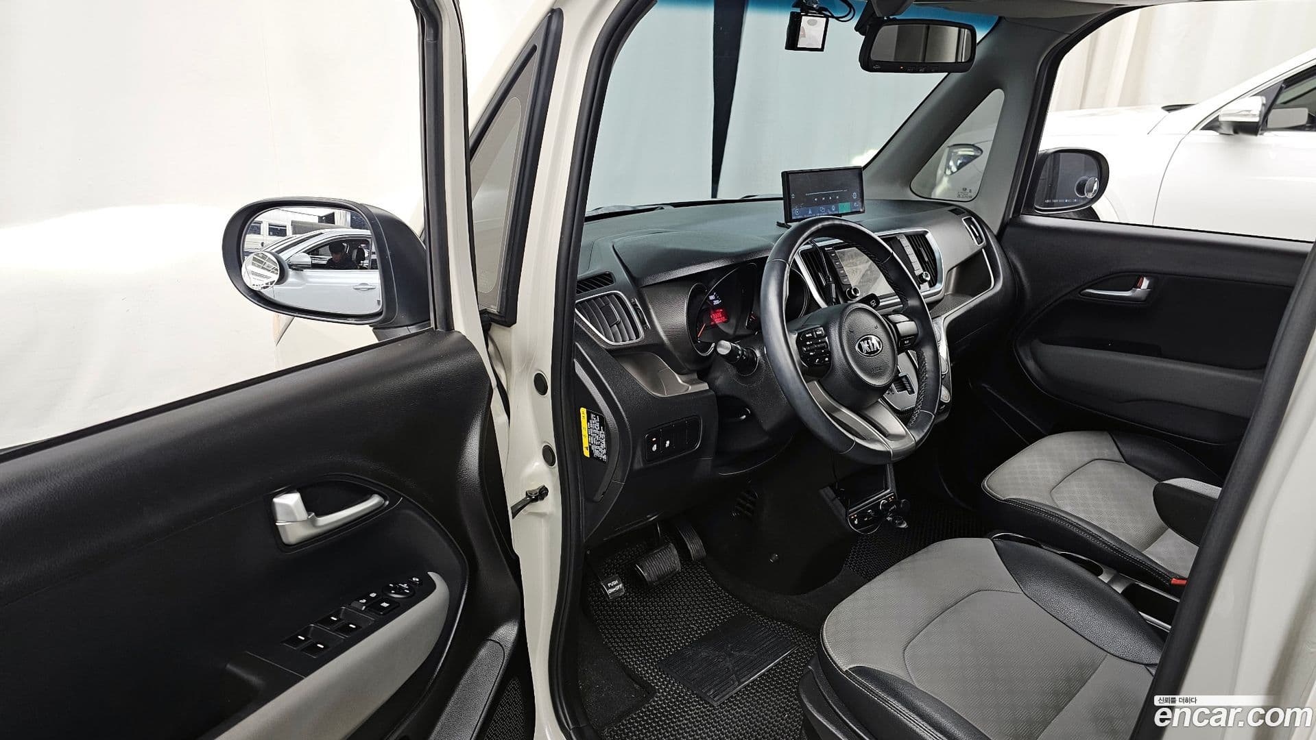 Main__Slider__Photo:RAY Kia 2019.4-9